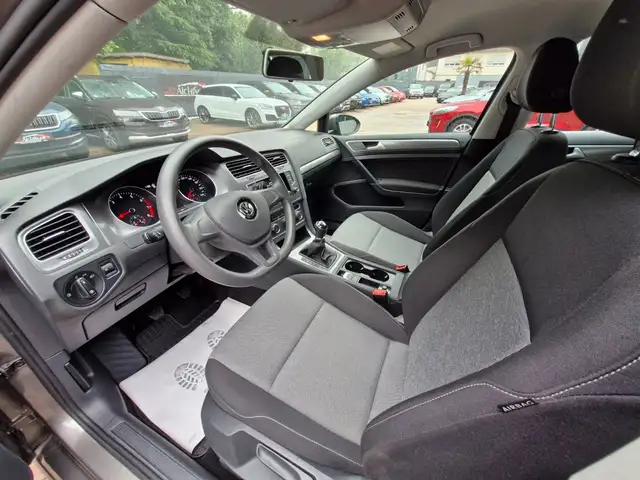 Volkswagen Golf view 9