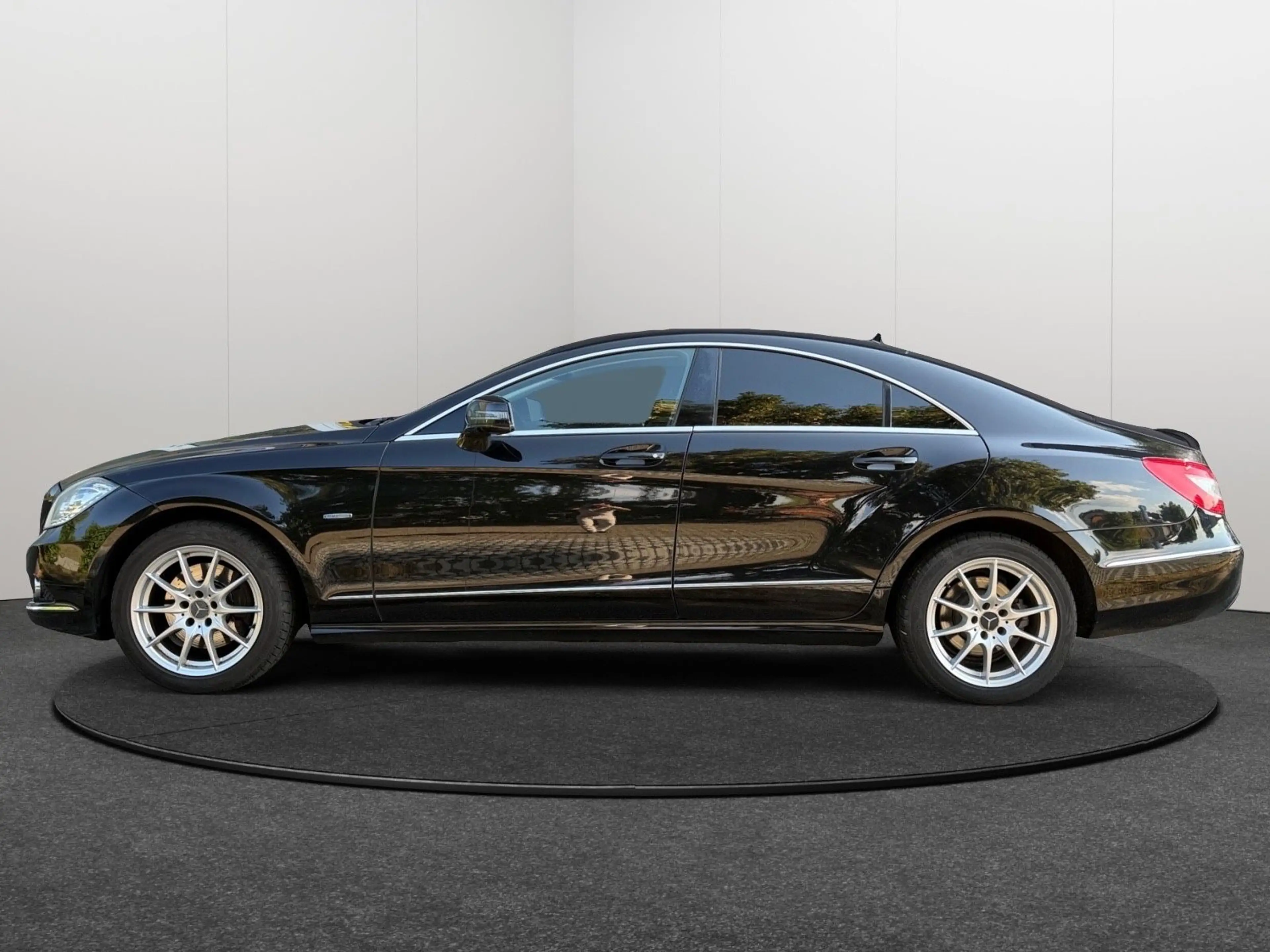 Mercedes-Benz CLS 350 BlueEfficiency — photo 4