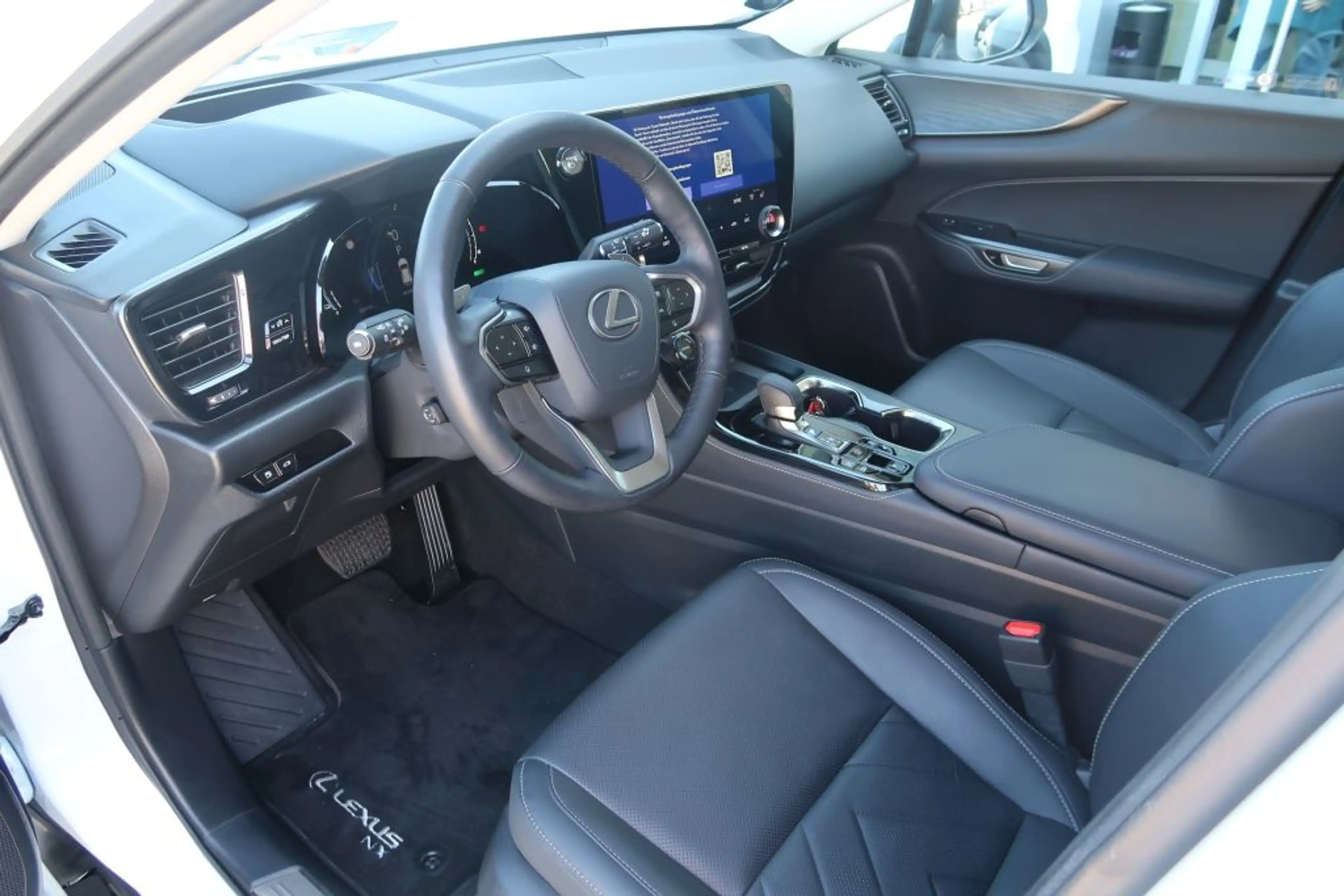 Lexus NX 450h+ E-FOUR Luxury-Paket — photo 10