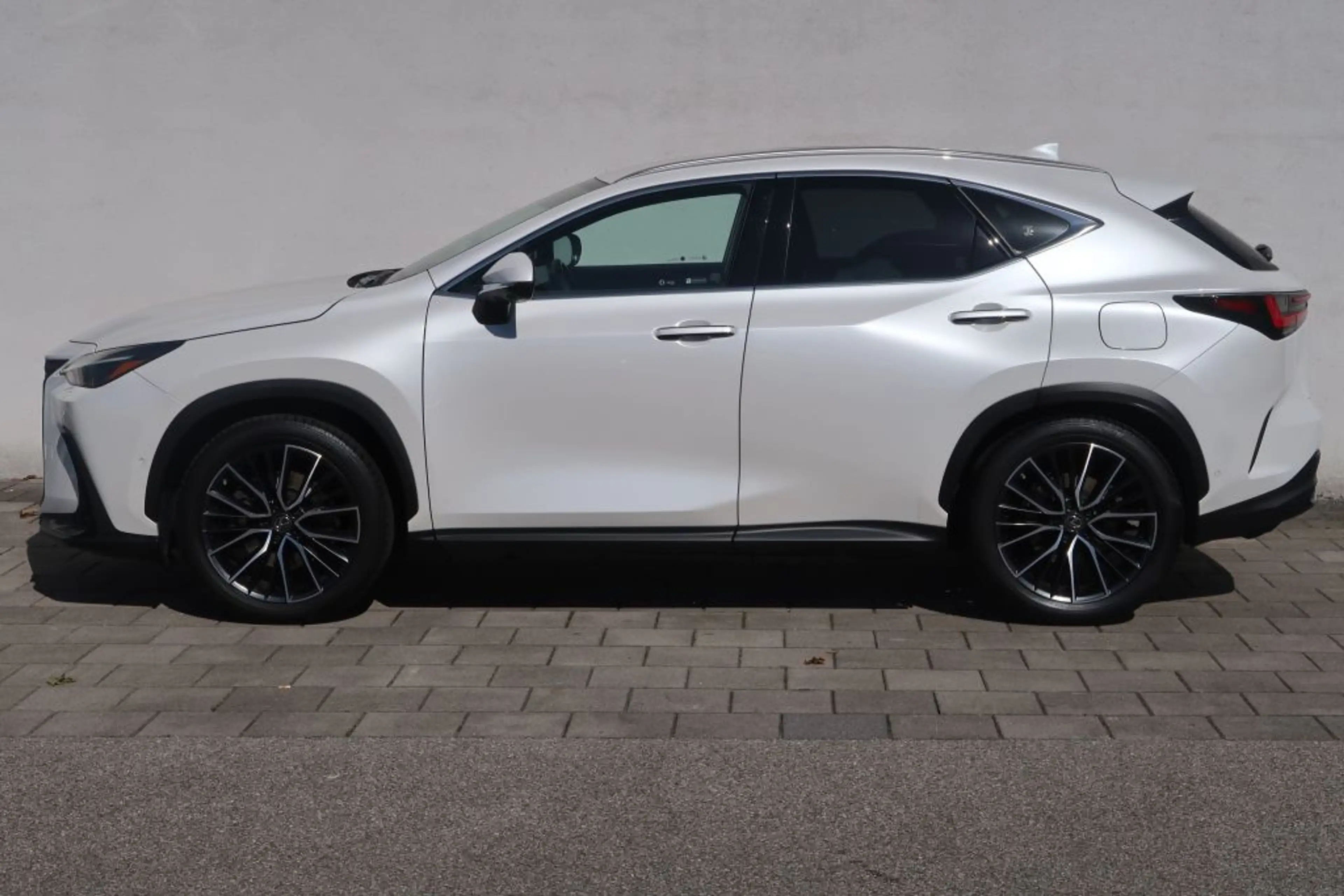 Lexus NX 450h+ E-FOUR Luxury-Paket — photo 7