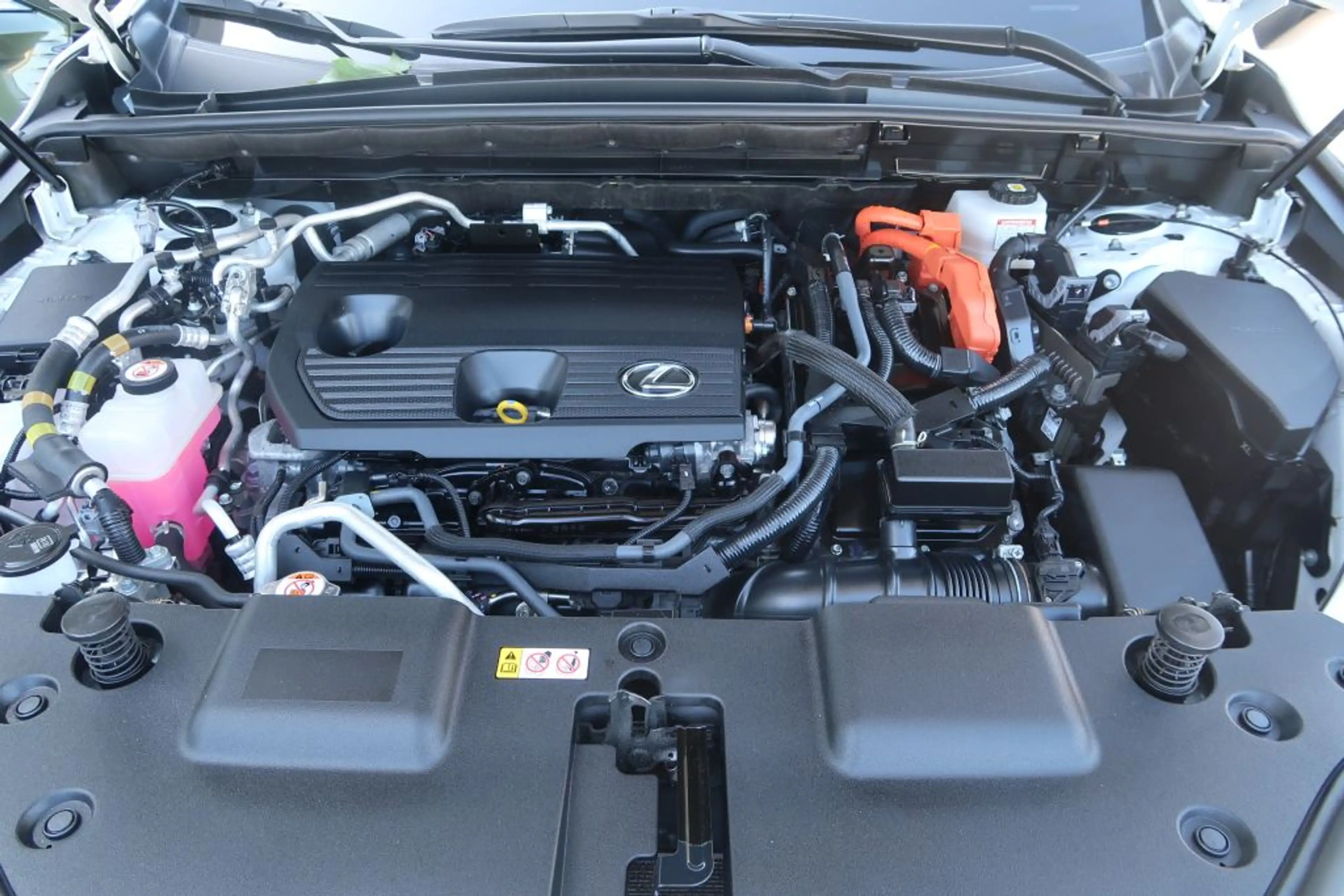 Lexus NX 450h+ E-FOUR Luxury-Paket — photo 13