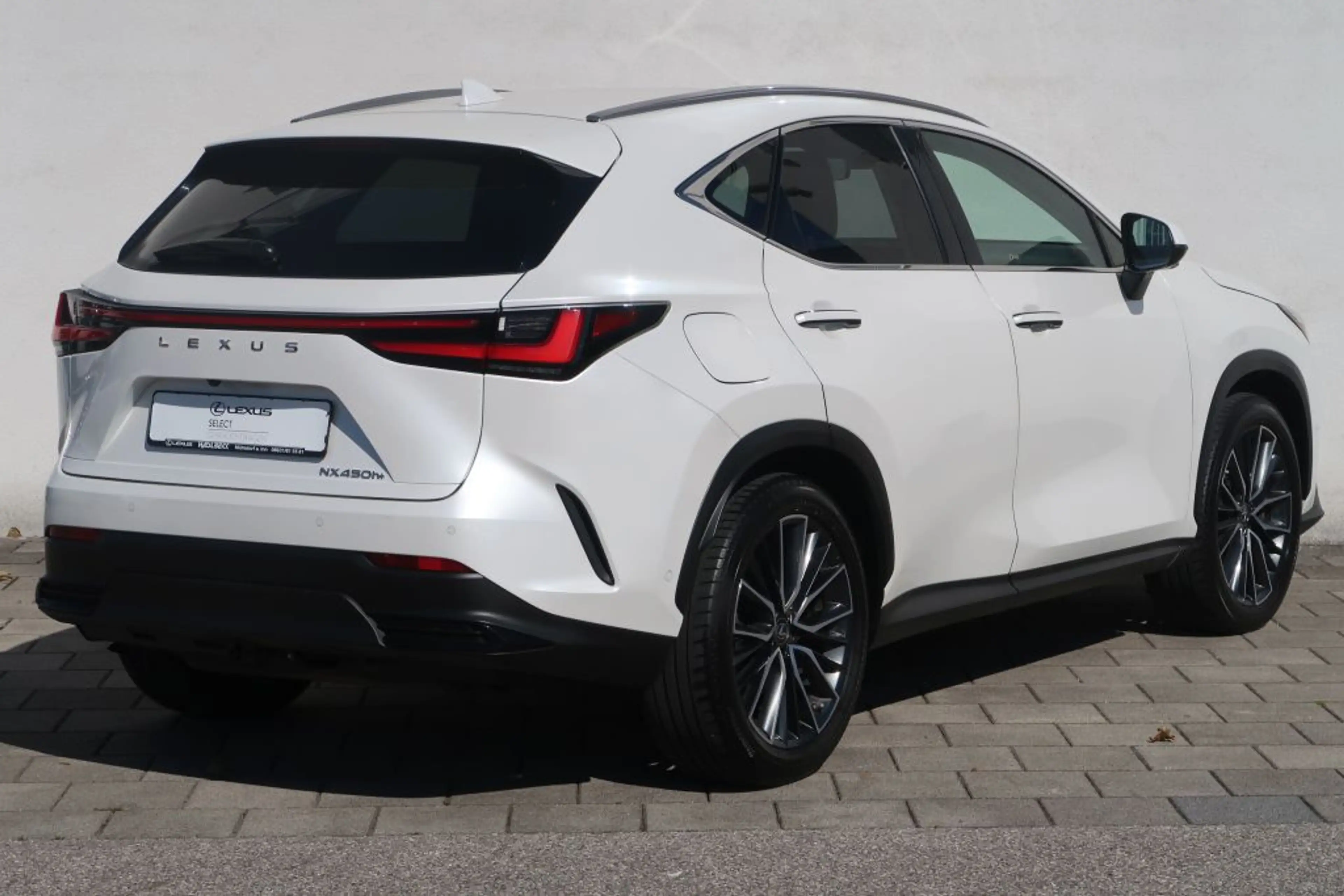 Lexus NX 450h+ E-FOUR Luxury-Paket — photo 4