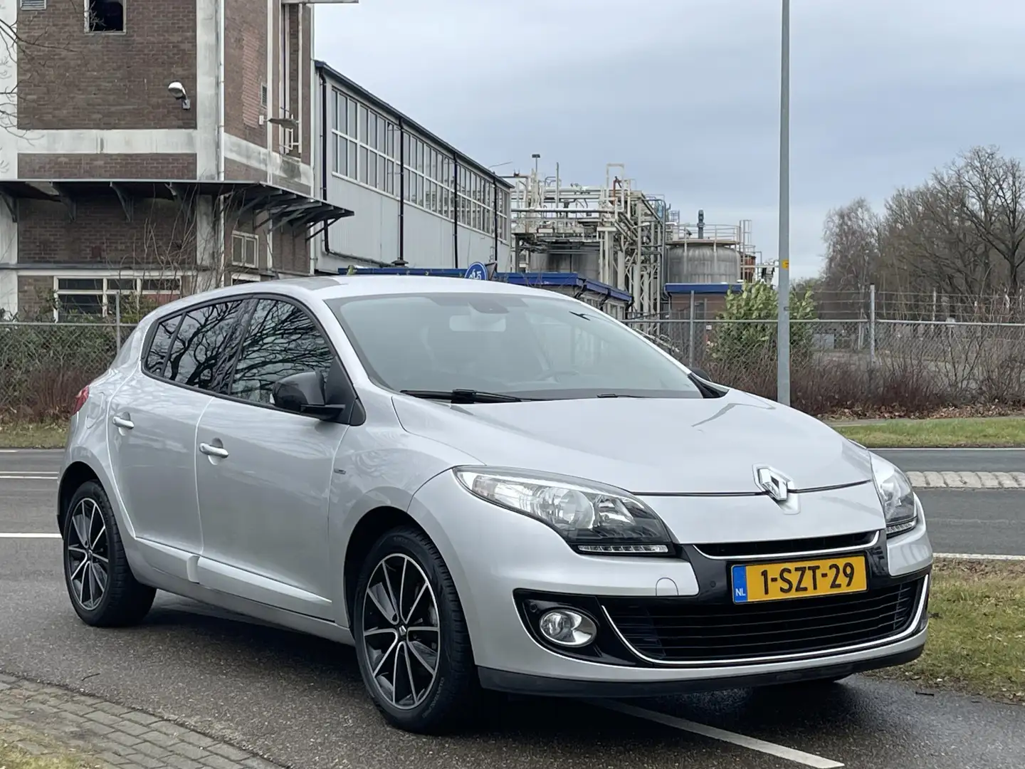 Renault Megane 1.2 TCe Bose | Navigatie | Achteruitrijcamera | Tr Gris - 1
