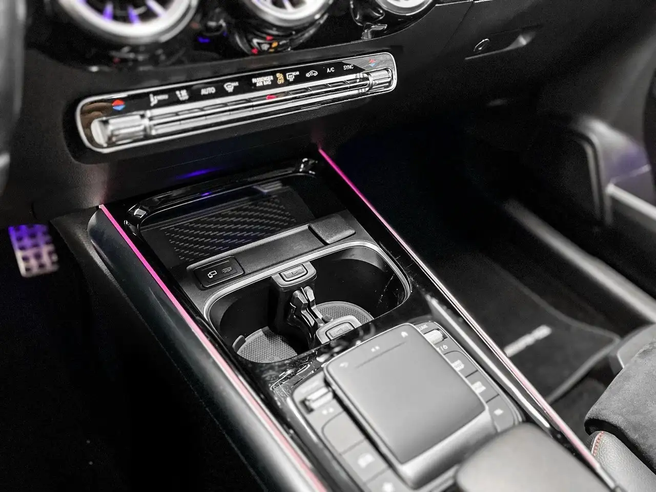 Mercedes-Benz GLA photo Mercedes-Benz GLA