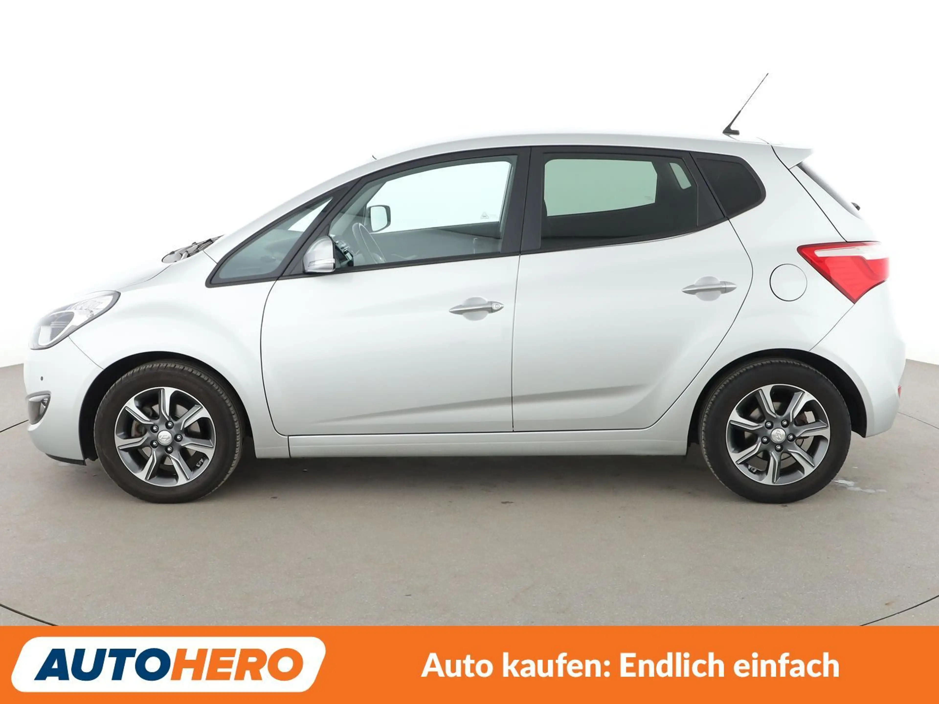 Hyundai iX20 1.4 YES! Blue*NAVI*TEMPO*CAM*PDC*SHZ*ALU* — photo 3