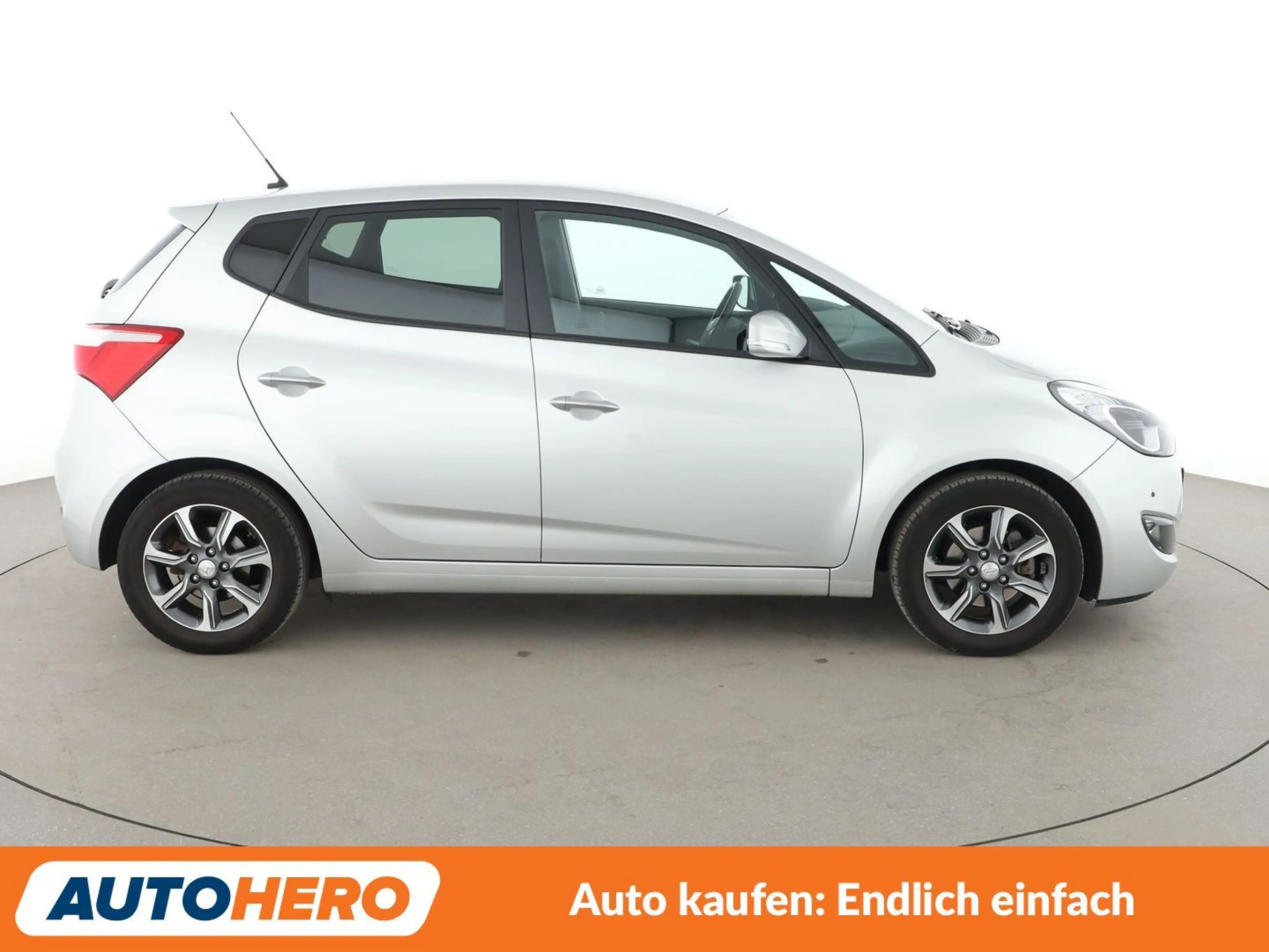 Hyundai iX20 1.4 YES! Blue*NAVI*TEMPO*CAM*PDC*SHZ*ALU* — photo 7