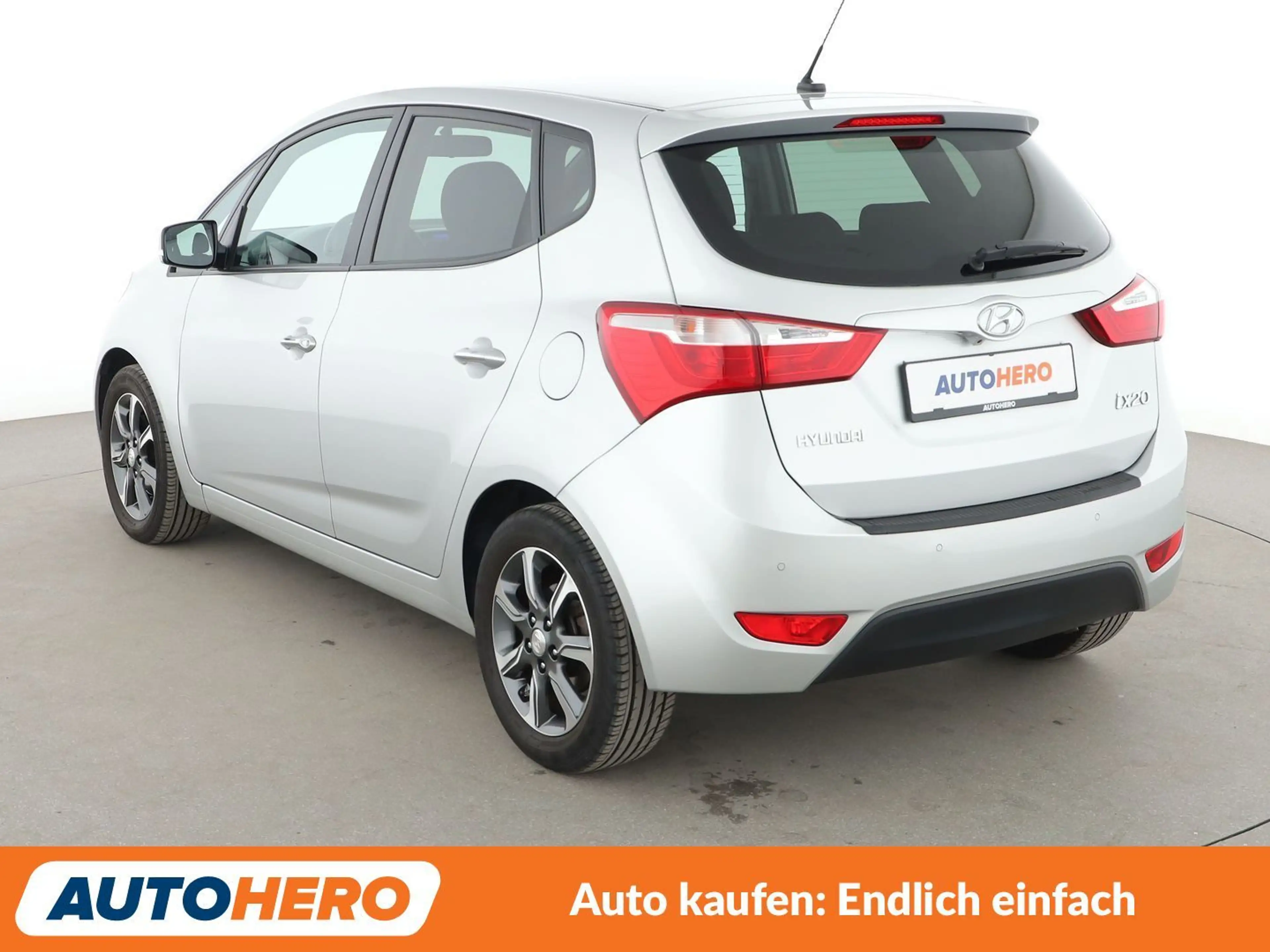 Hyundai iX20 1.4 YES! Blue*NAVI*TEMPO*CAM*PDC*SHZ*ALU* — photo 4