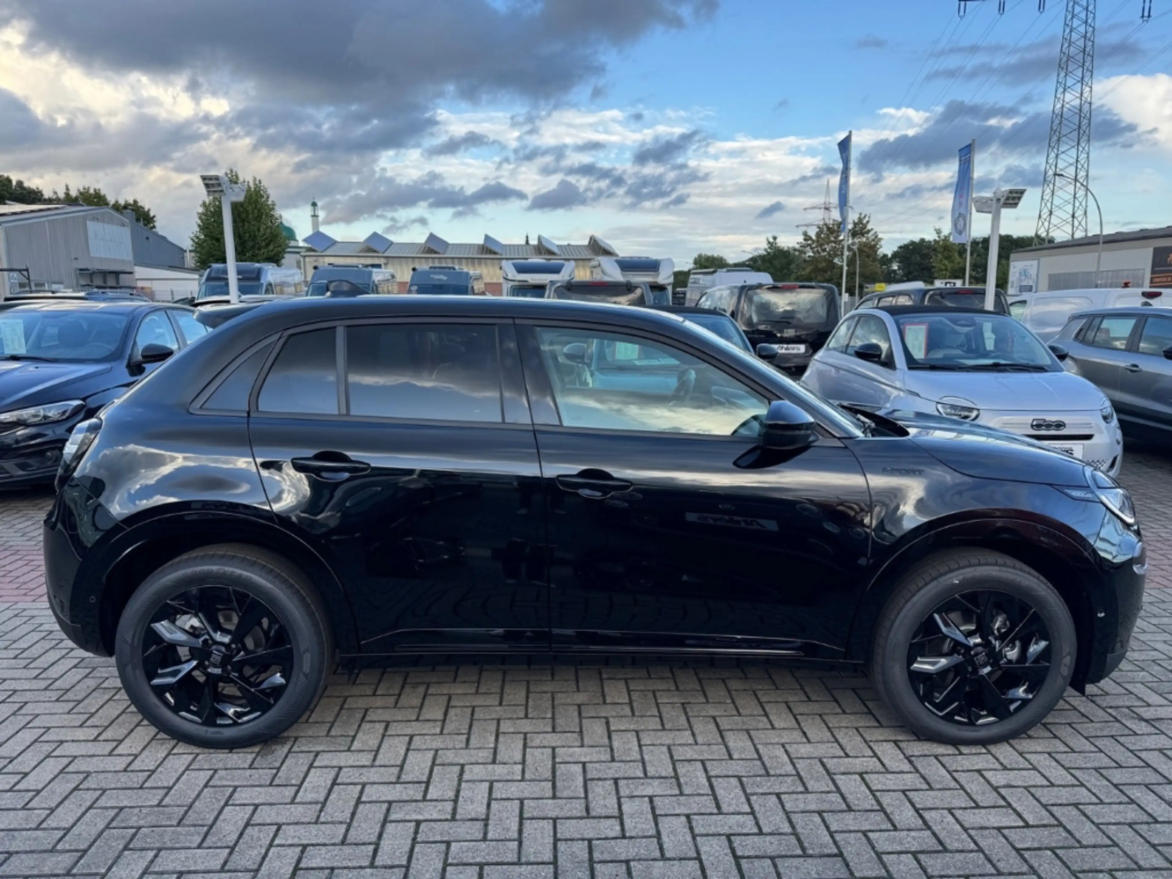 Fiat 600 Sport+AUTOMATIK+ELSITZ+ELHECK+NAVI+KAMERA+CARPLAY+ — photo 10