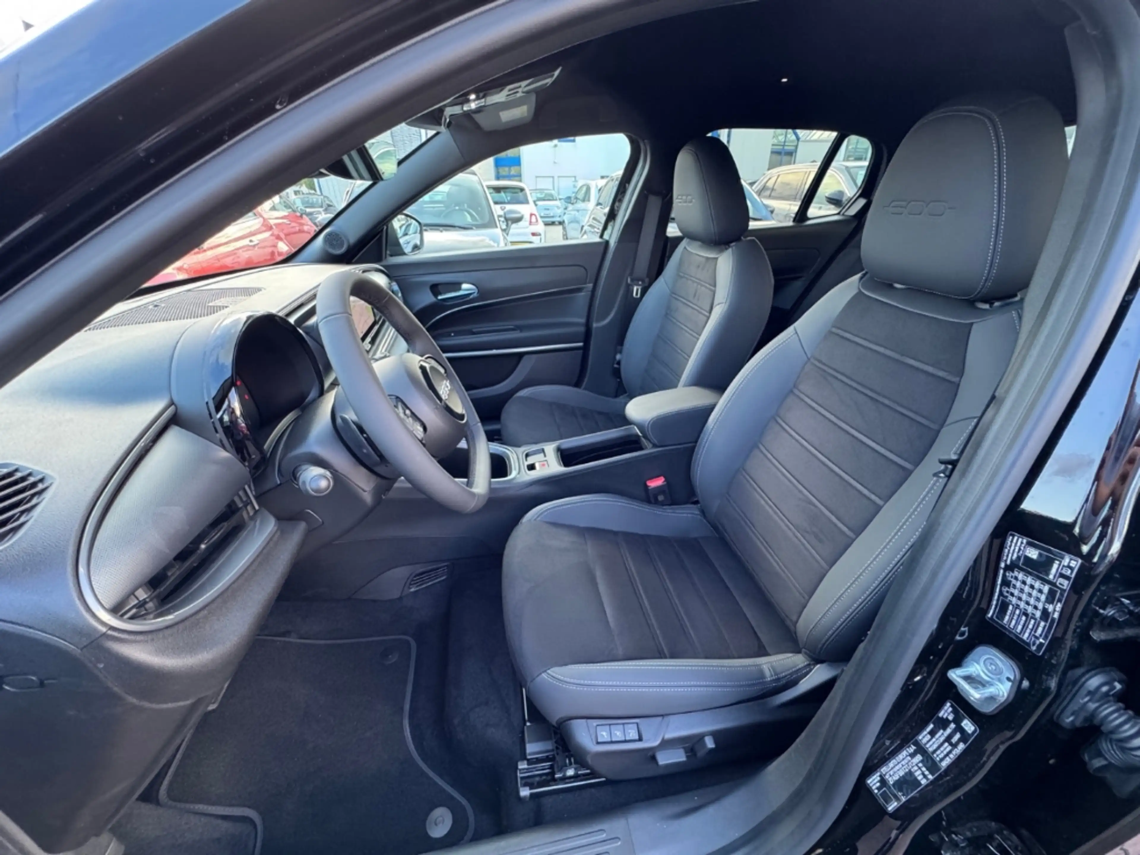 Fiat 600 Sport+AUTOMATIK+ELSITZ+ELHECK+NAVI+KAMERA+CARPLAY+ — photo 15