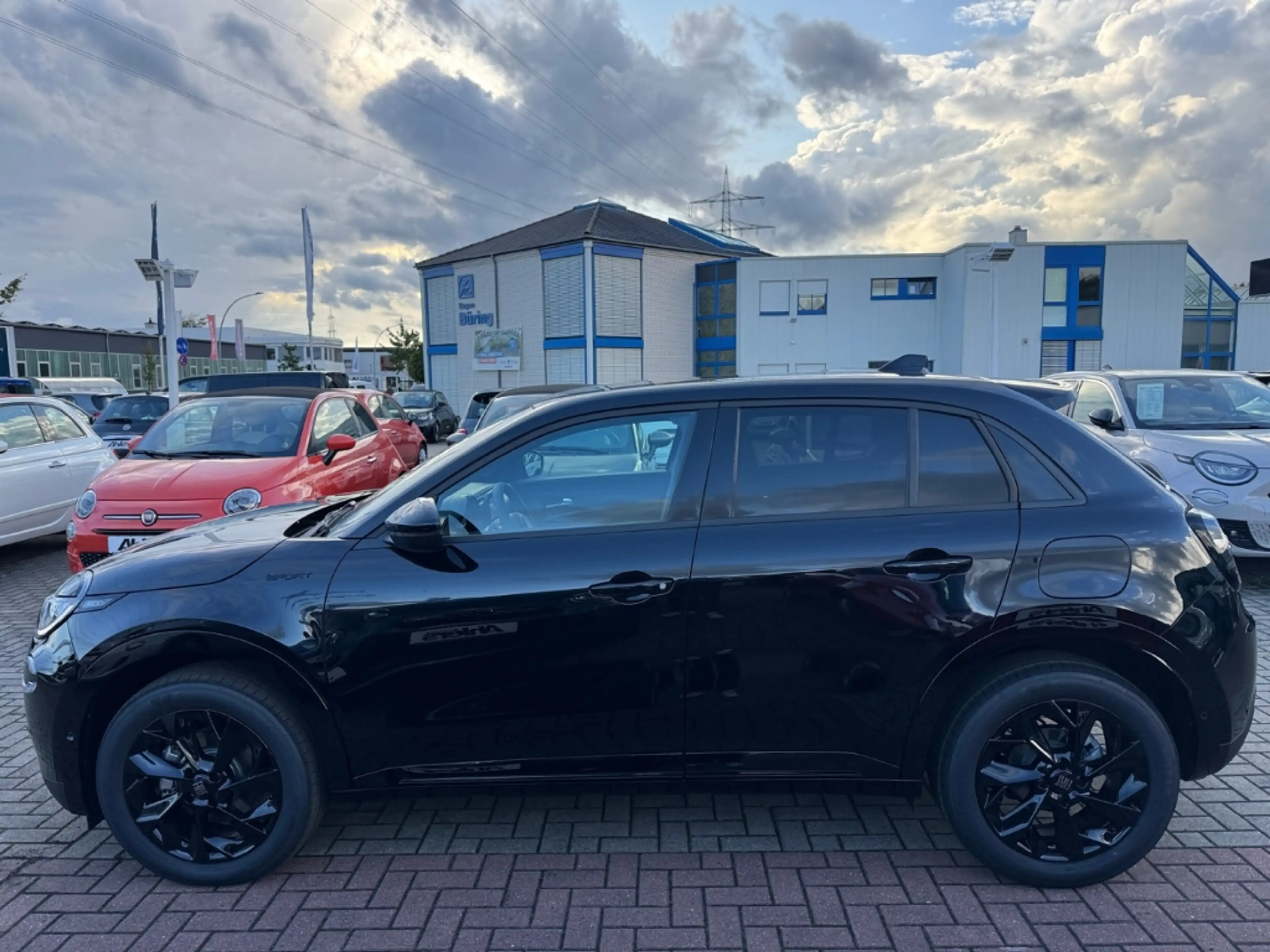 Fiat 600 Sport+AUTOMATIK+ELSITZ+ELHECK+NAVI+KAMERA+CARPLAY+ — photo 4