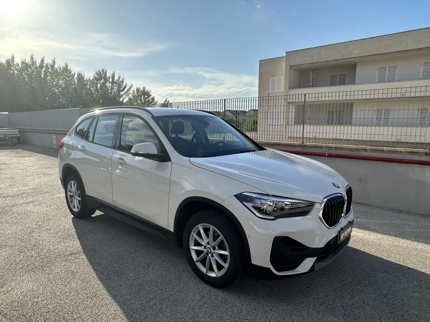 BMW X1 sdrive16d auto advantage Weiß - 1