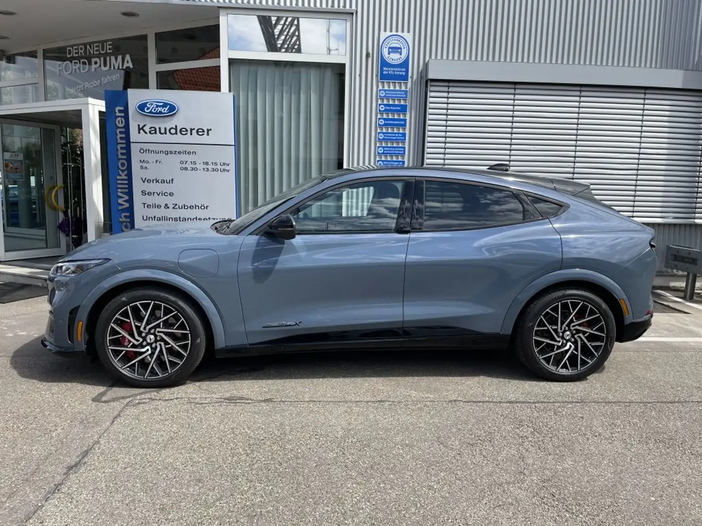 Ford Mustang Mach-E AWD GT Blau - 2