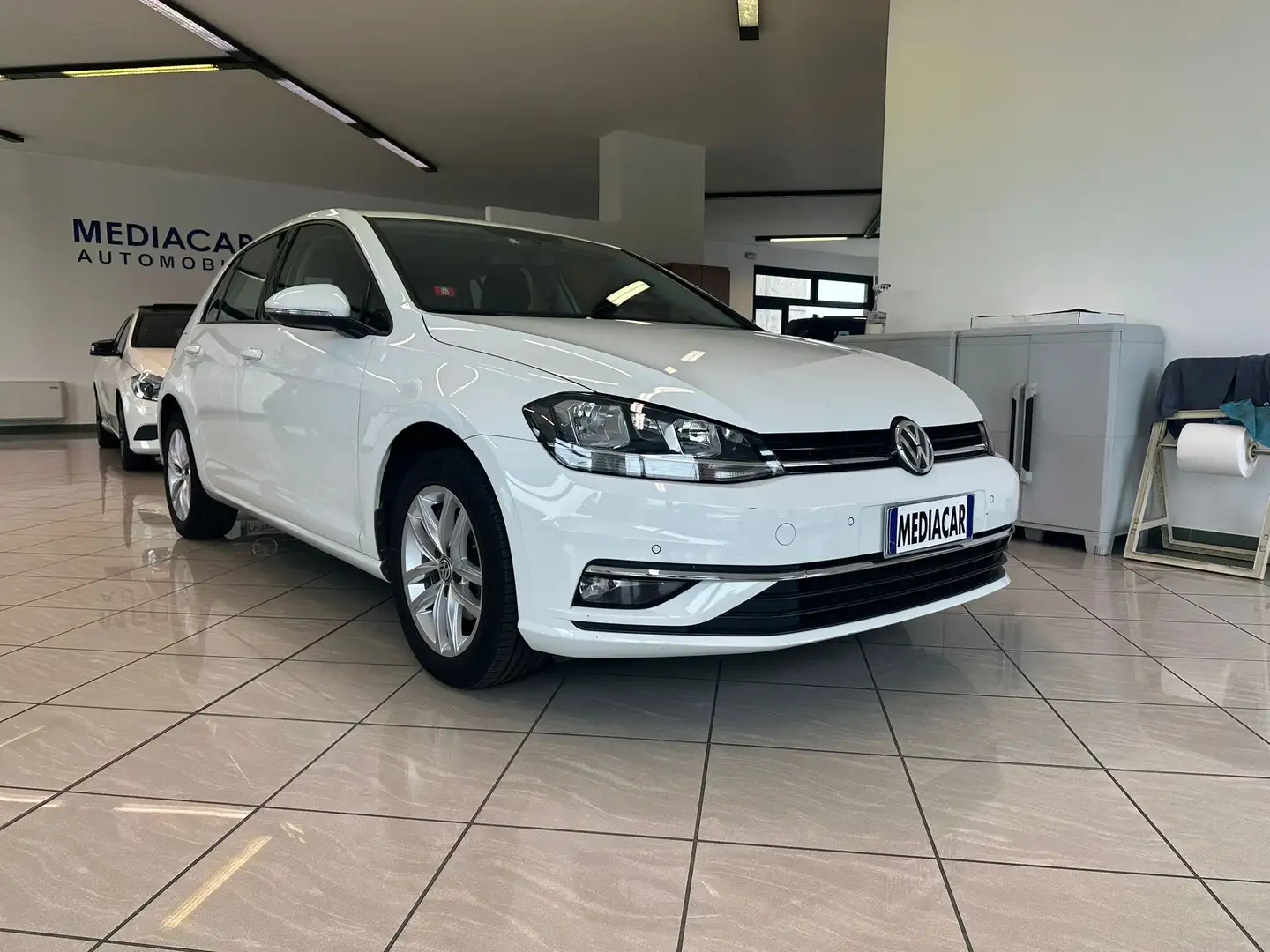 Volkswagen Golf 5p 1.0 tsi Business 115cv Bianco - 1