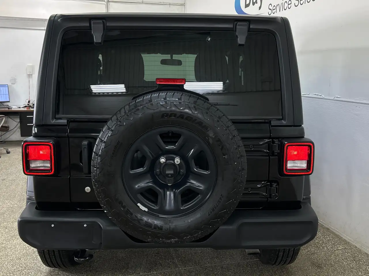 Jeep Wrangler photo Jeep Wrangler