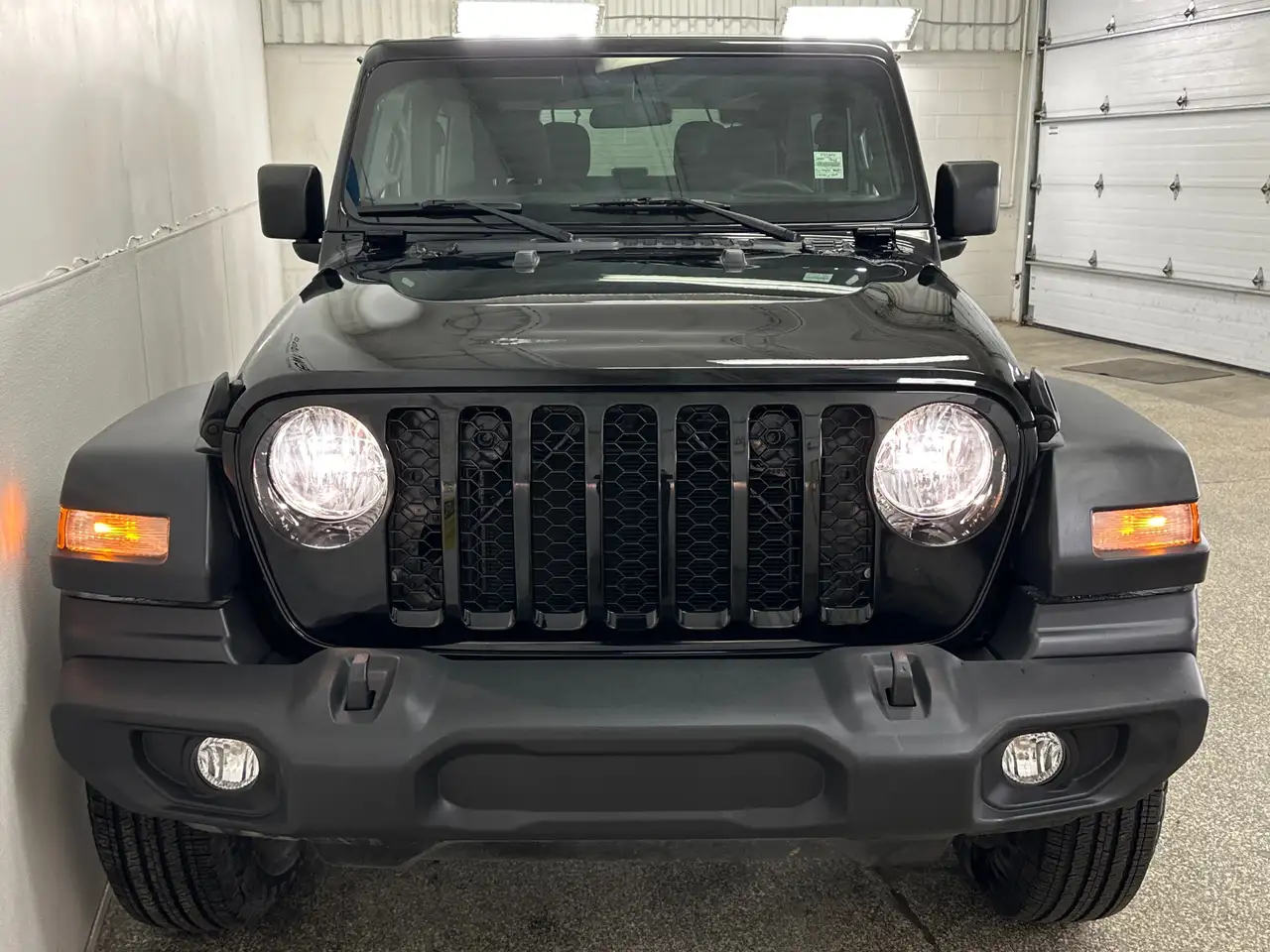 Jeep Wrangler photo Jeep Wrangler