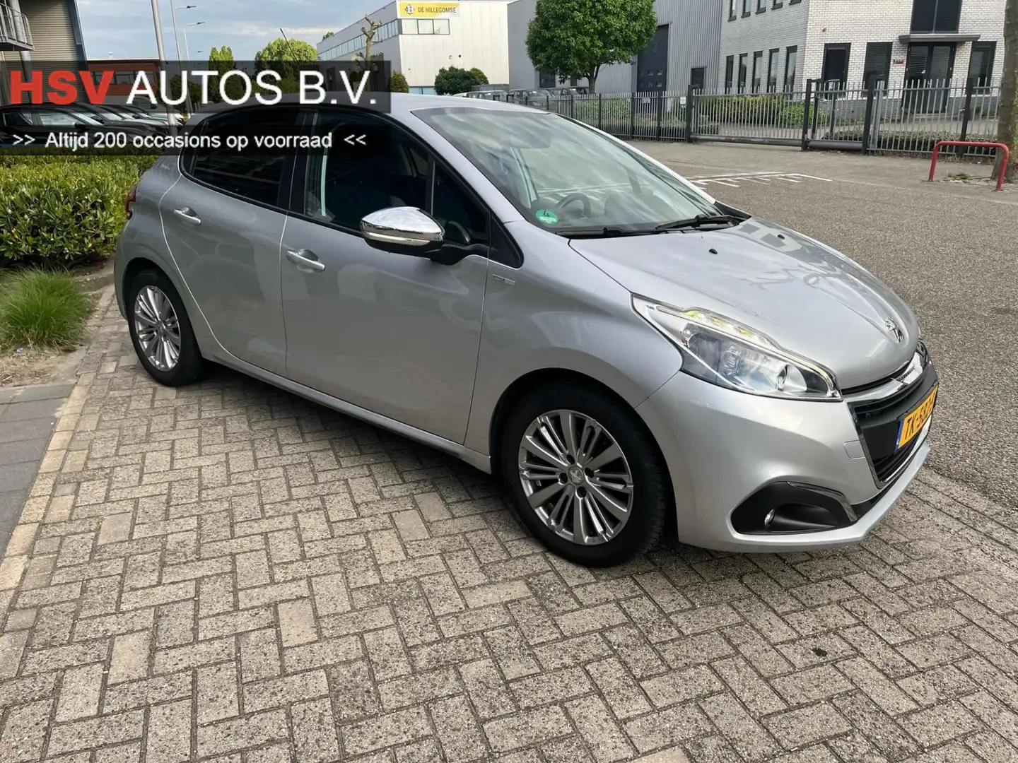 Peugeot 208 1.2 PureTech Blue Lease Premium navi airco LM Grijs - 1