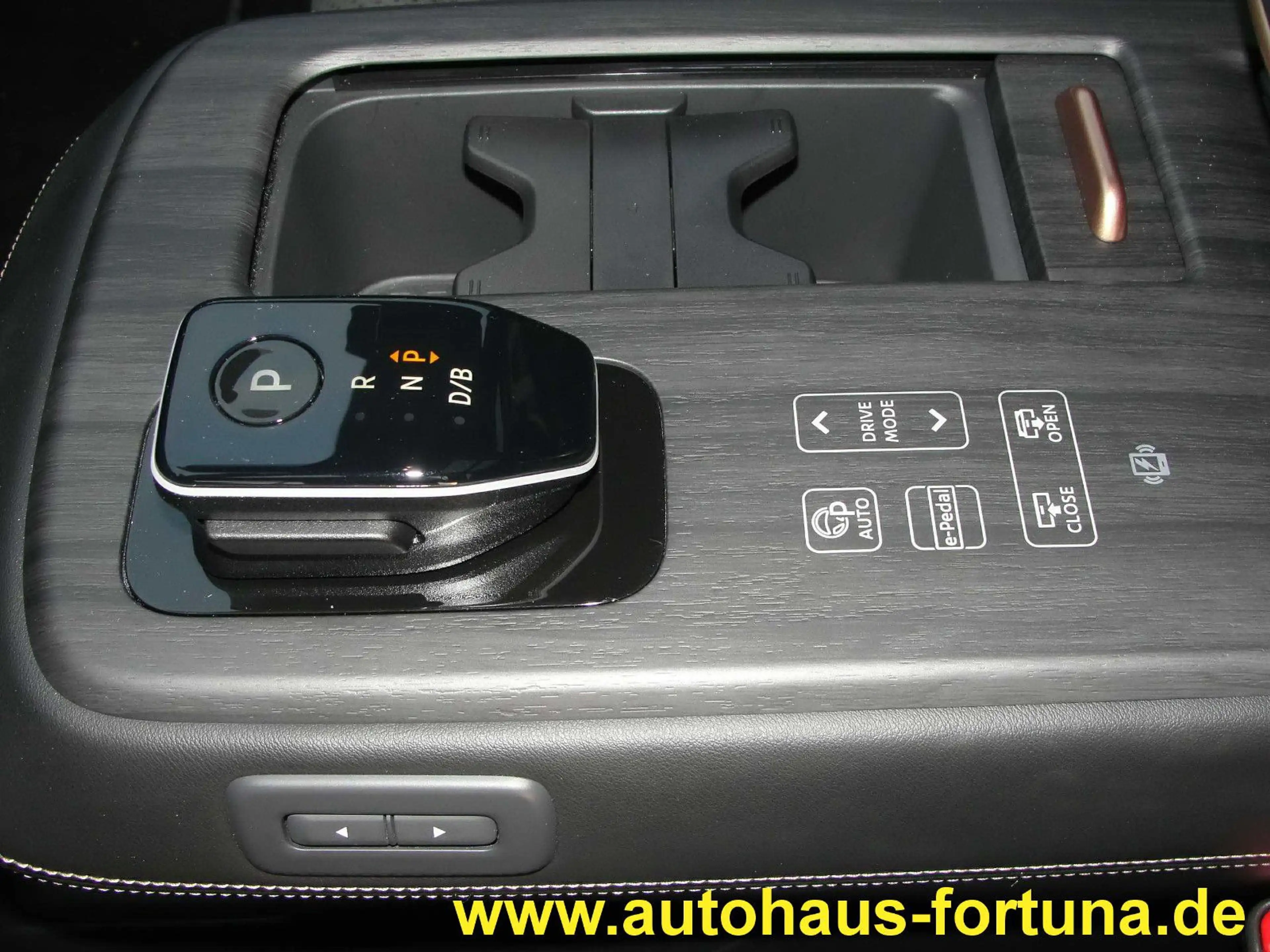 Nissan Ariya Evolve Pack 87 kwh Glasdach 20-Zoll HUD — photo 11