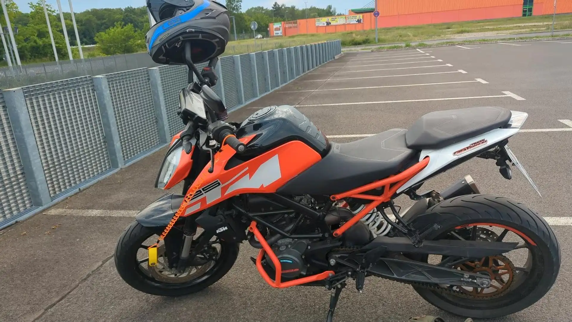 KTM 125 Duke Tüv 07/2026 Top Zustand....(B196 fahrbar!!!) Portocaliu - 1