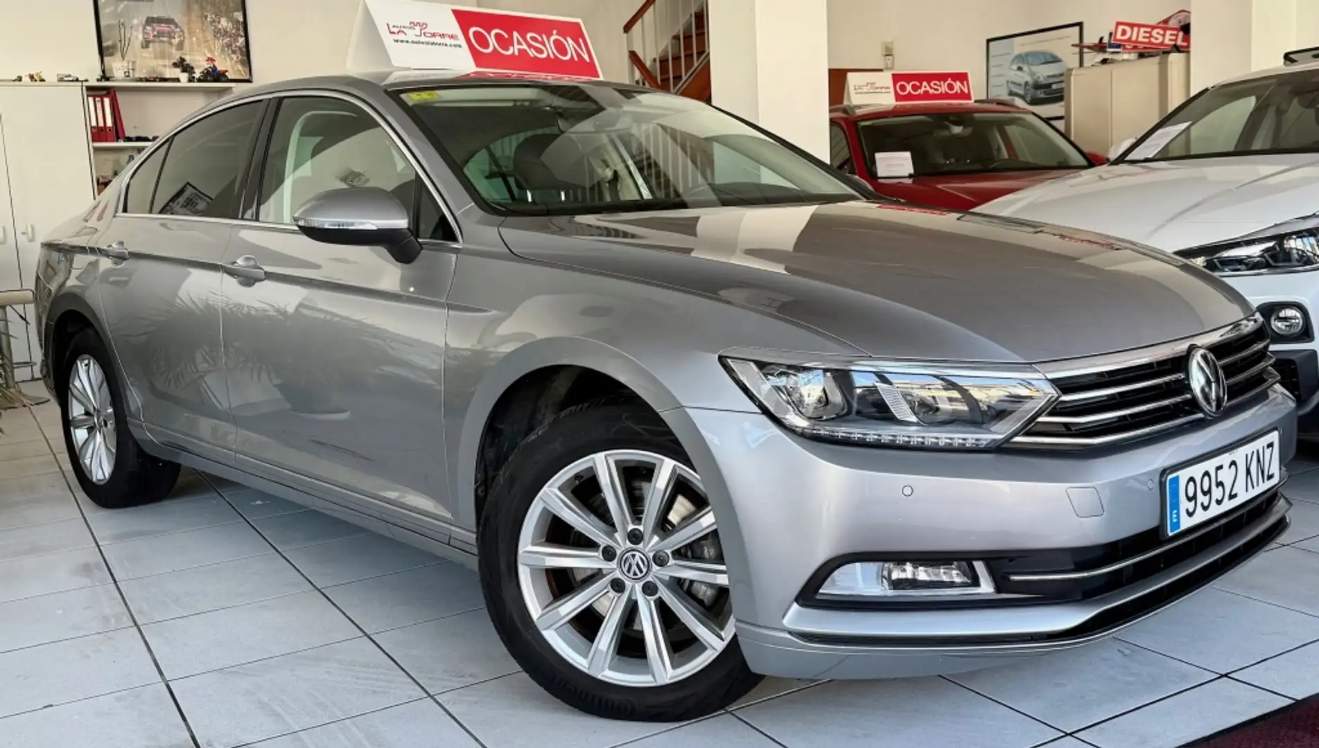 Volkswagen Passat 1.6TDI Advance 88kW Grigio - 1