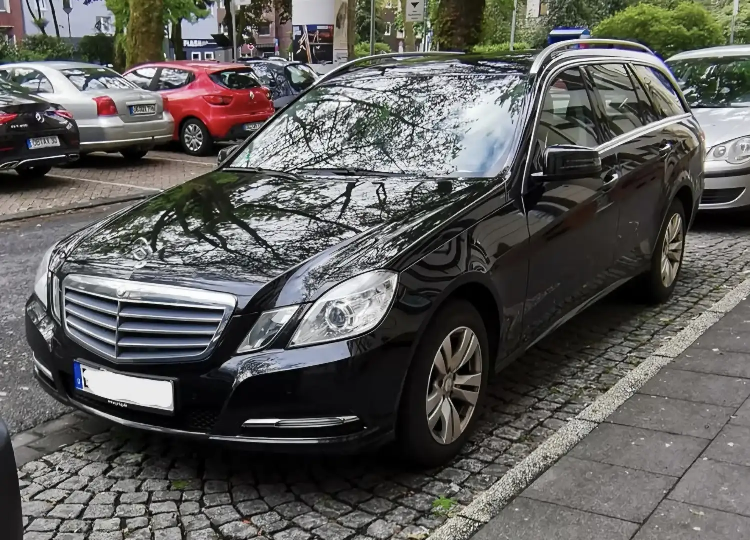 Mercedes-Benz E 250 T CDI DPF BlueEFFICIENCY 7G-TRONIC Negru - 2