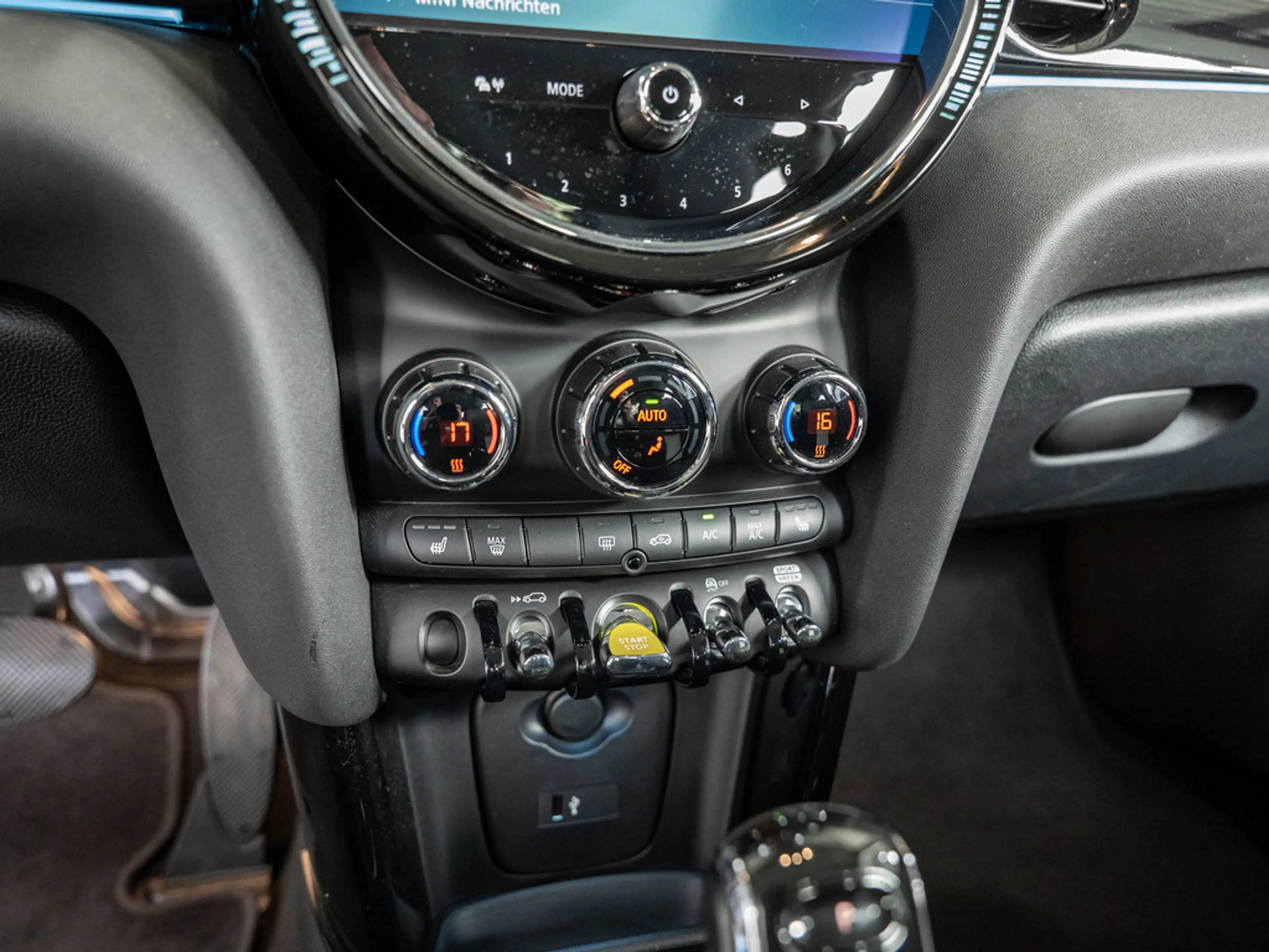 MINI Cooper SE Classic Trim FACEL. LED SHZ PDC — photo 14
