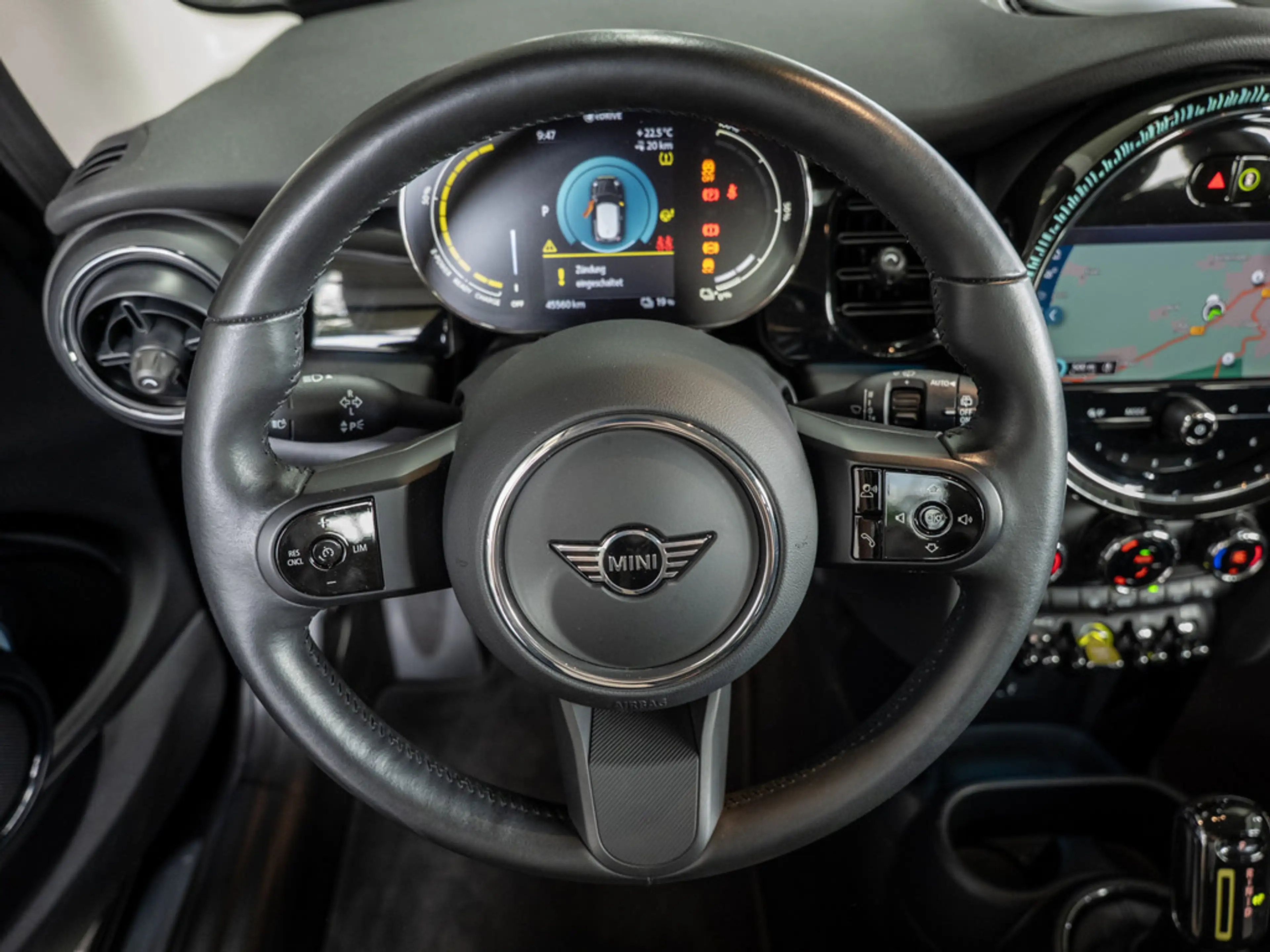 MINI Cooper SE Classic Trim FACEL. LED SHZ PDC — photo 9