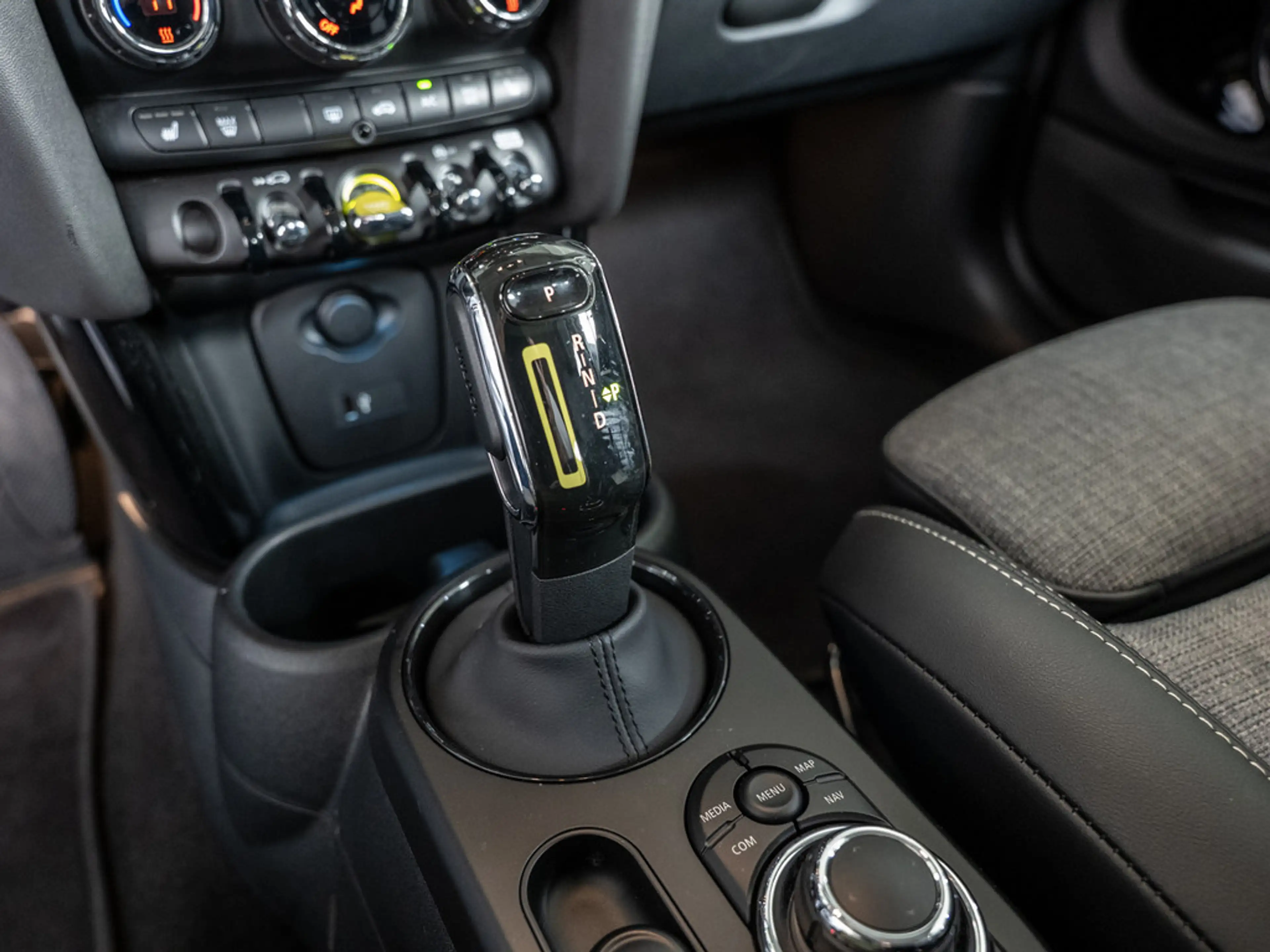 MINI Cooper SE Classic Trim FACEL. LED SHZ PDC — photo 15