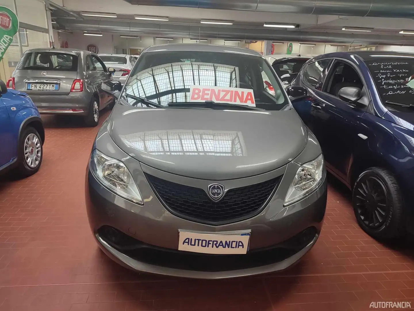 Lancia Ypsilon 1.2 69CV GOLD Gris - 1