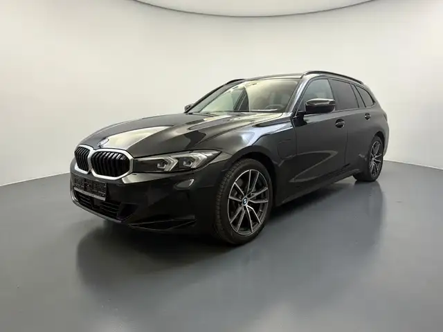 BMW 330 e Touring*ACC*AHK*SPORTSITZE*18Z*DRIVING ASS