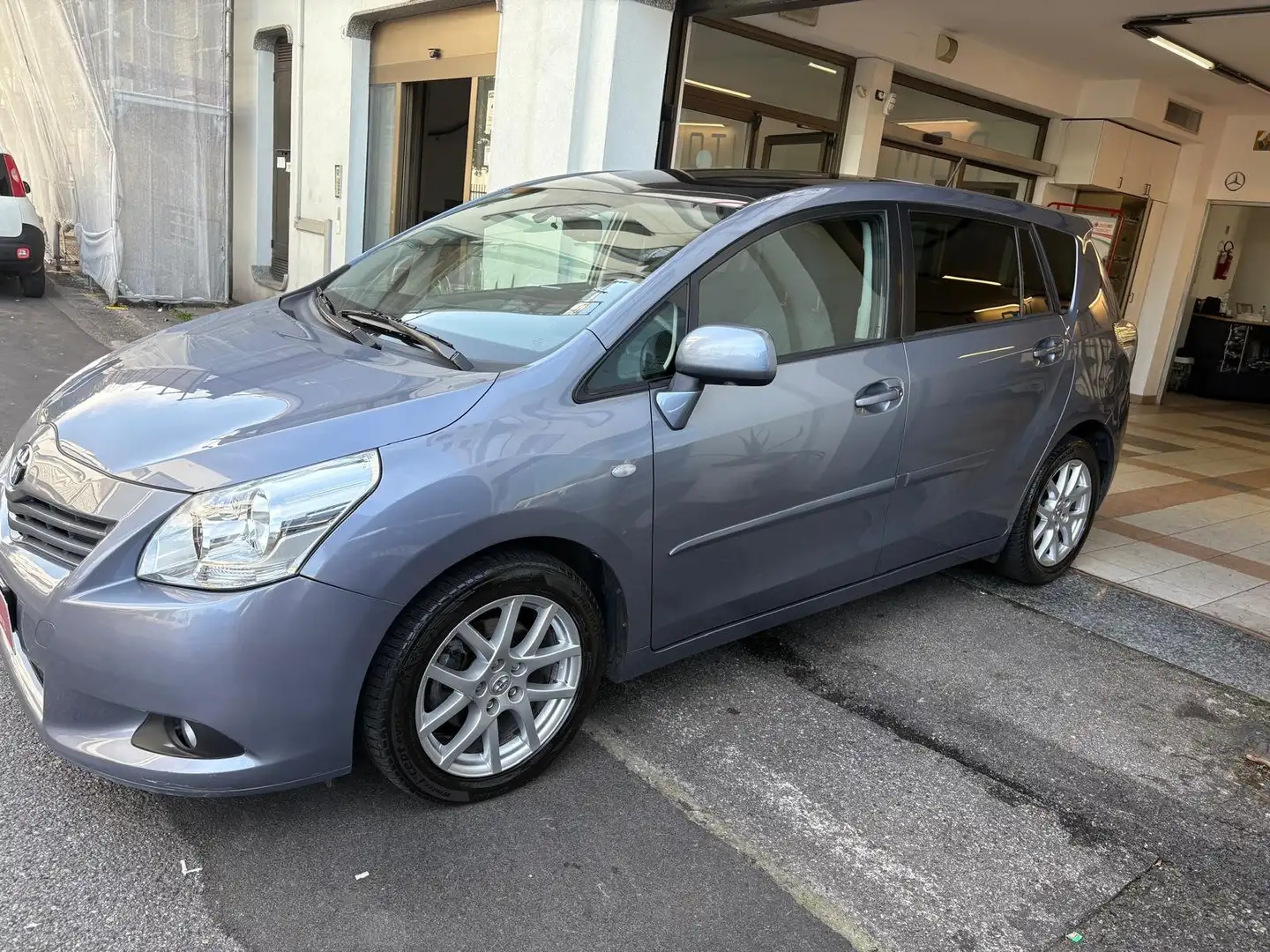 Toyota Verso Verso 2009 2.0  Sol 7posti Gris - 1