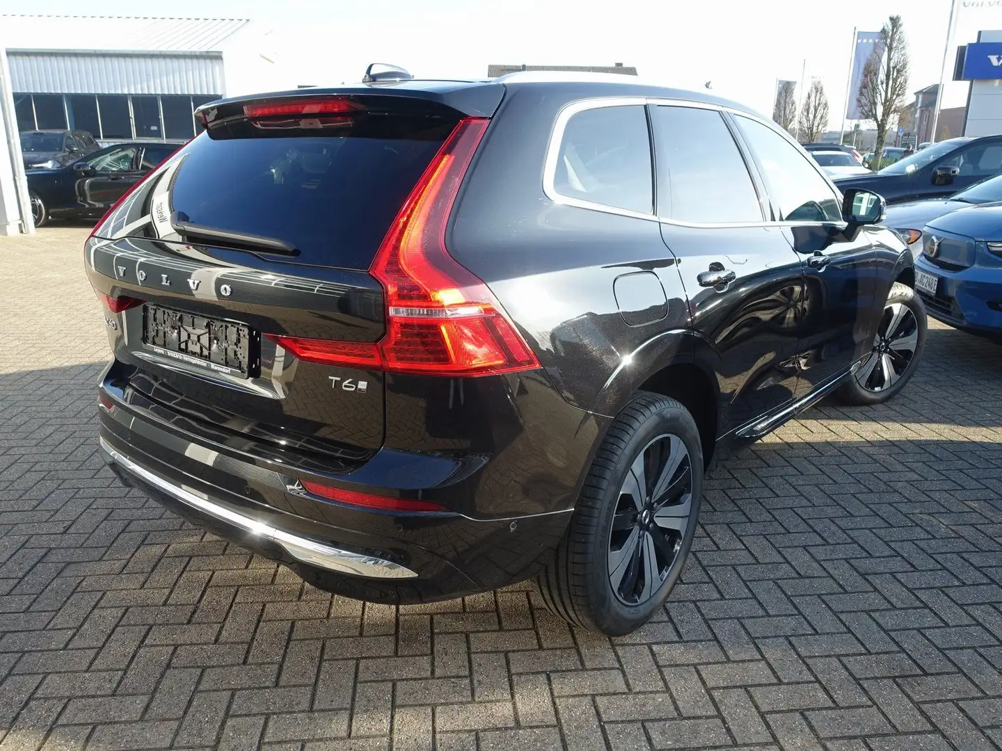 Volvo XC60 Plus T6 AWD Plug-in Hybrid/Pano/H&K/360° Schwarz - 2