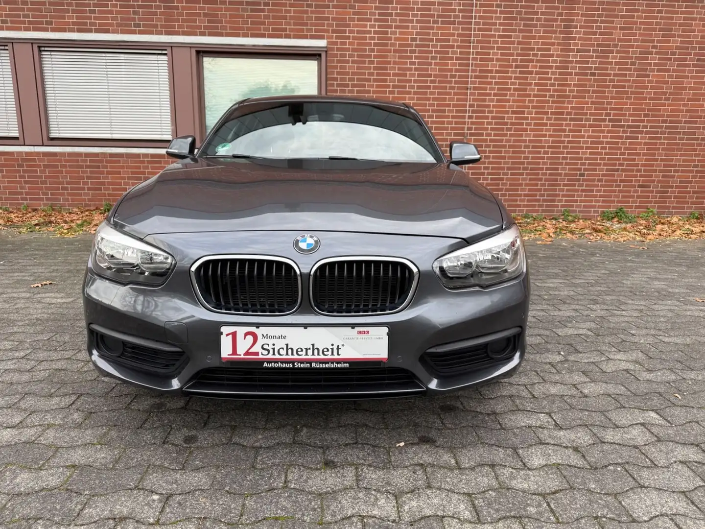 BMW 118 i 1 Lim. M-Sport *AUTOM*NAVI*PDC*SS*8-FACHBER Gris - 2