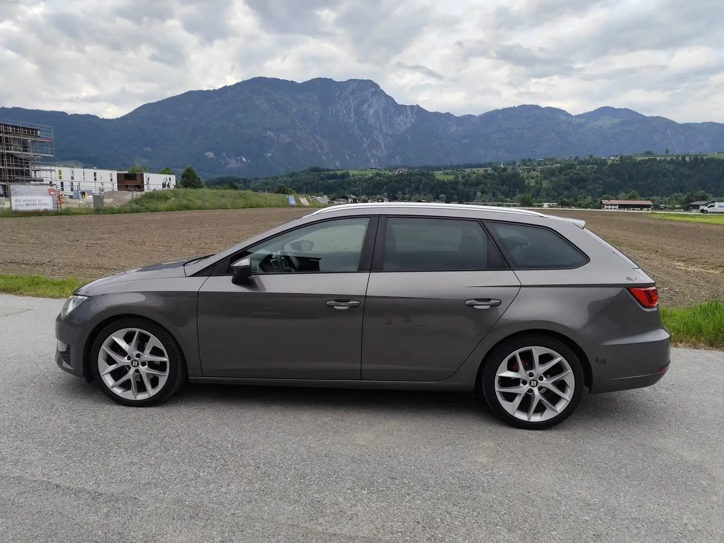 SEAT Leon Leon ST FR 2,0 TDI CR Start-Stopp DSG FR Grau - 1