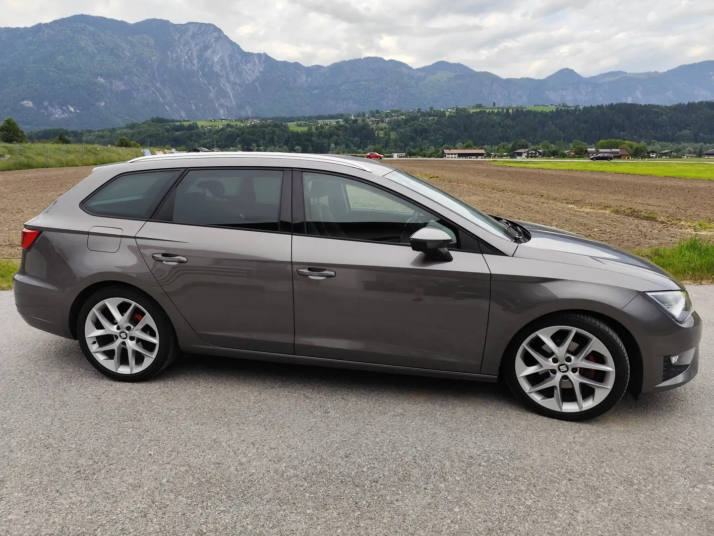 SEAT Leon Leon ST FR 2,0 TDI CR Start-Stopp DSG FR Grau - 2
