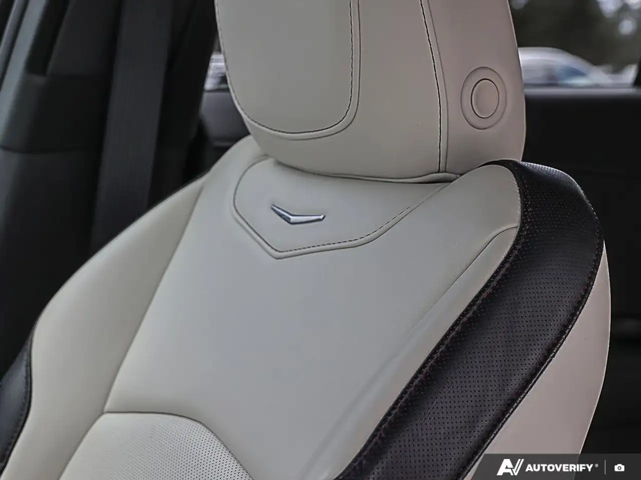 Cadillac XT4 снимка Cadillac XT4