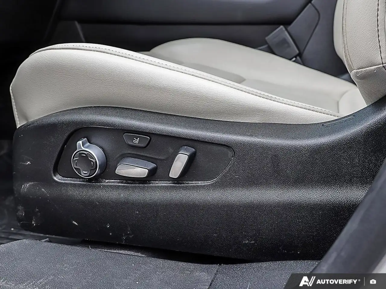 Cadillac XT4 снимка Cadillac XT4