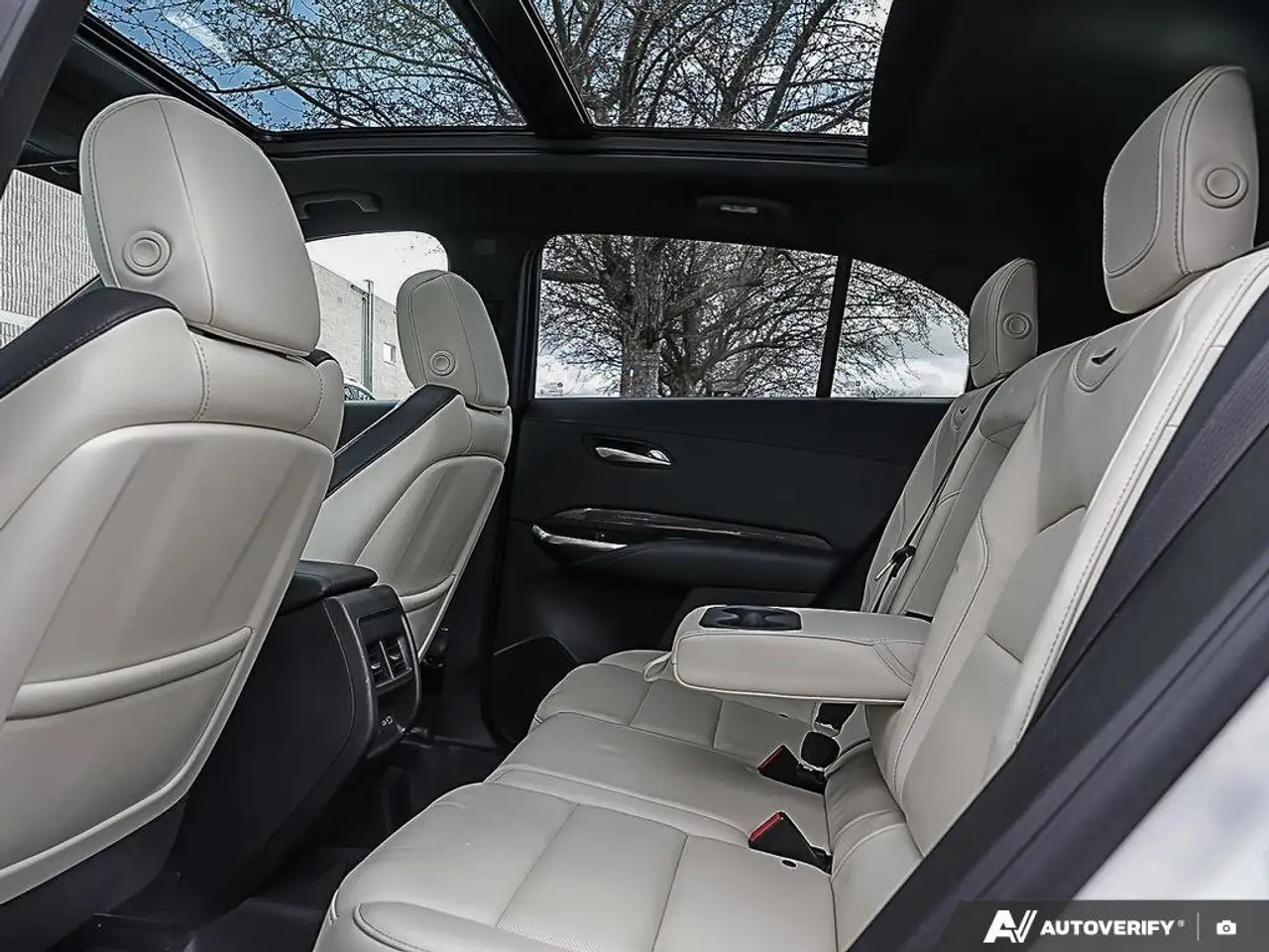 Cadillac XT4 снимка Cadillac XT4