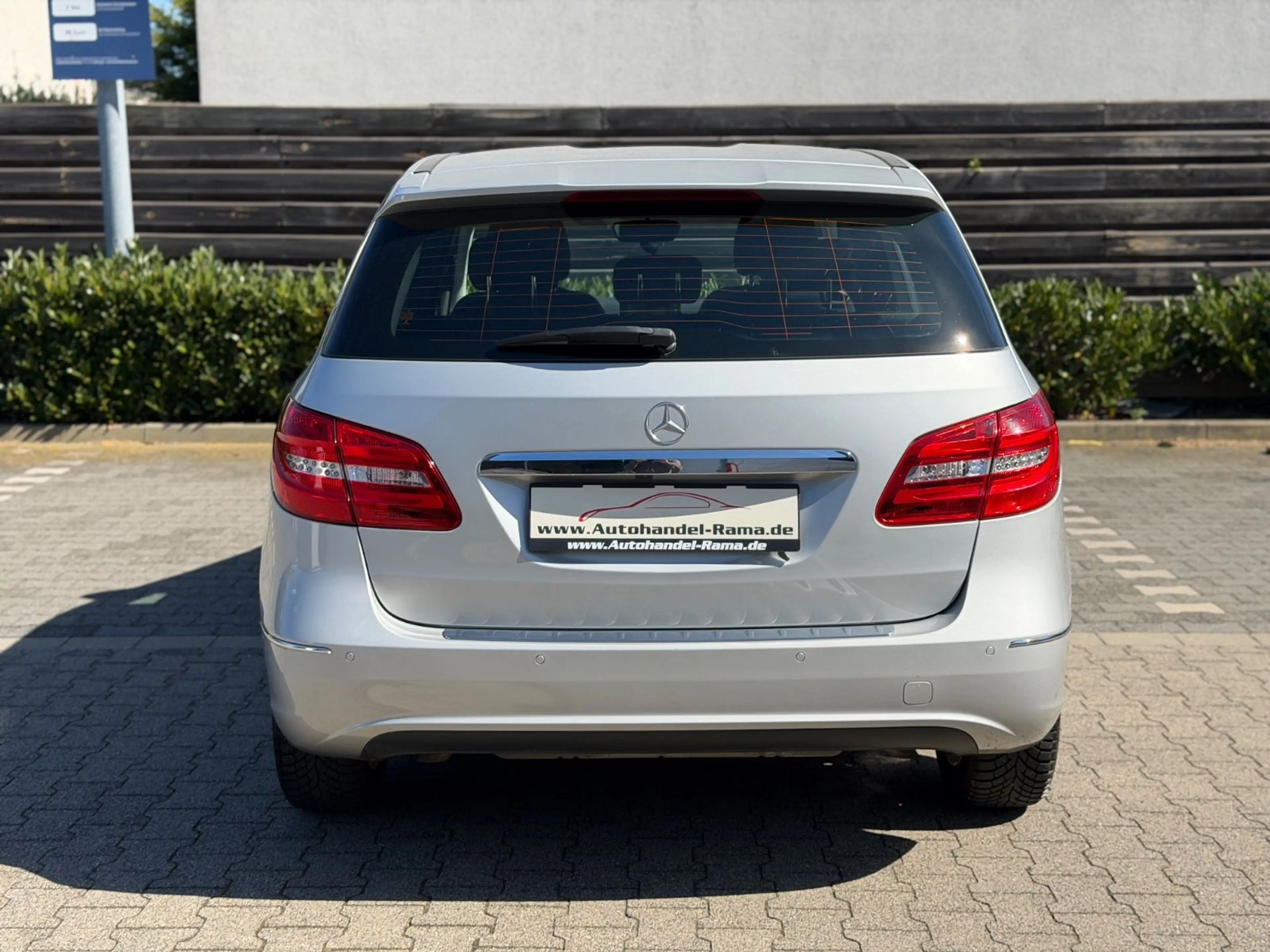 Mercedes-Benz B 220 4Matic LED Navi R.Kamera PDC Alus — photo 5