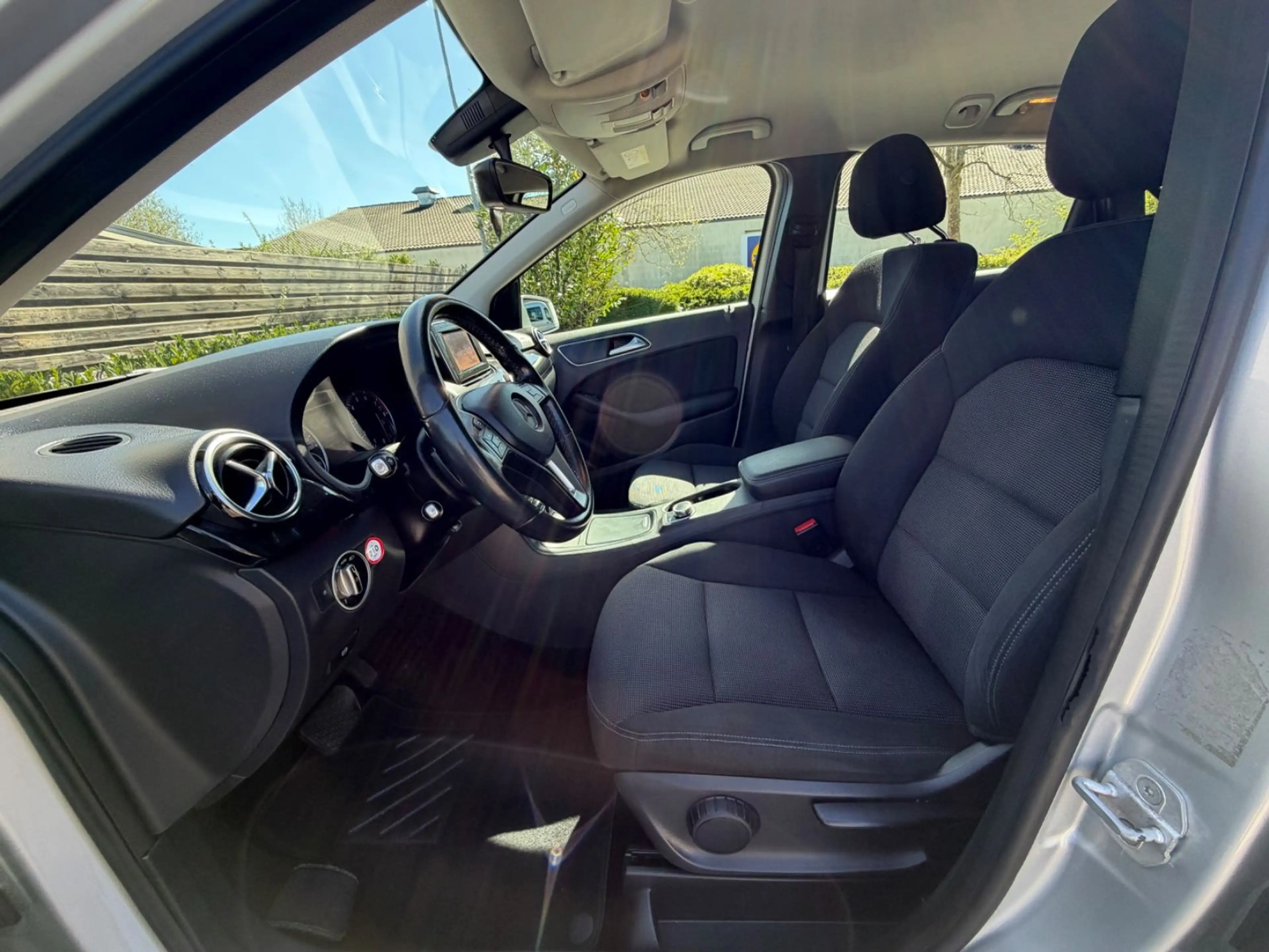 Mercedes-Benz B 220 4Matic LED Navi R.Kamera PDC Alus — photo 9
