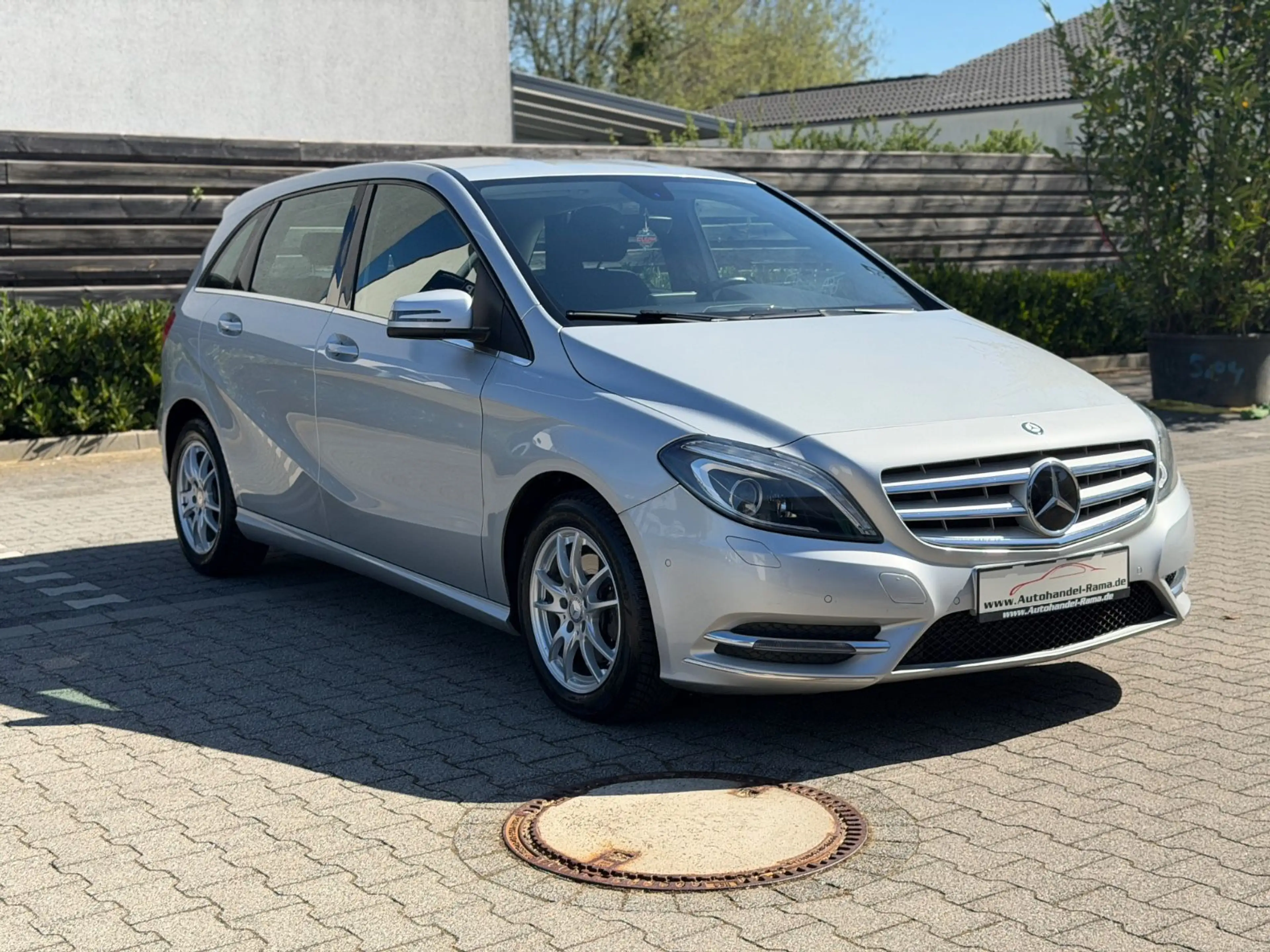 Mercedes-Benz B 220 4Matic LED Navi R.Kamera PDC Alus — photo 3