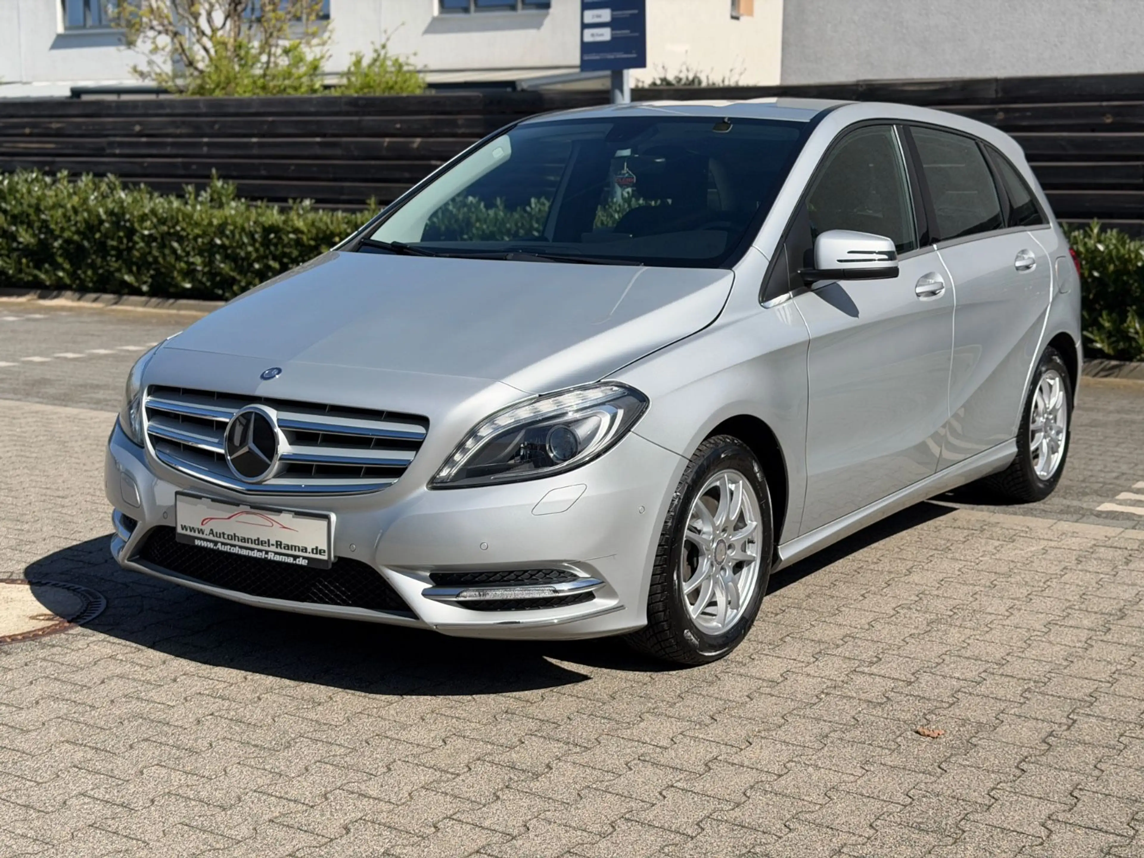 Mercedes-Benz B 220 4Matic LED Navi R.Kamera PDC Alus — photo 2