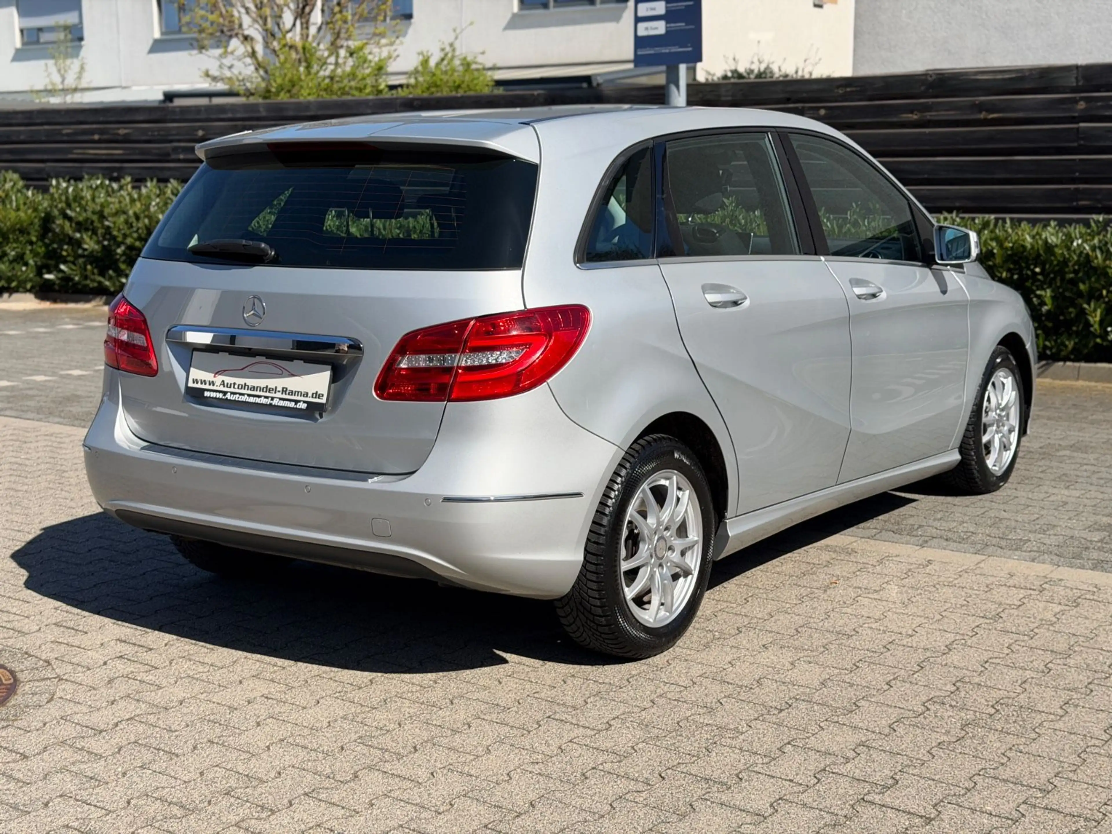 Mercedes-Benz B 220 4Matic LED Navi R.Kamera PDC Alus — photo 6