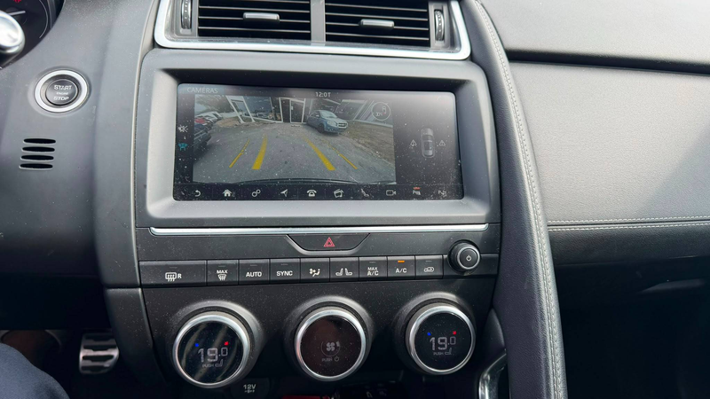 Jaguar E-Pace E-Pace 2.0 D*R-Dynamic S*TOIT-PANO*CAMERA*S-ELECTRIQUE*S-MEMOIRE* — photo 8