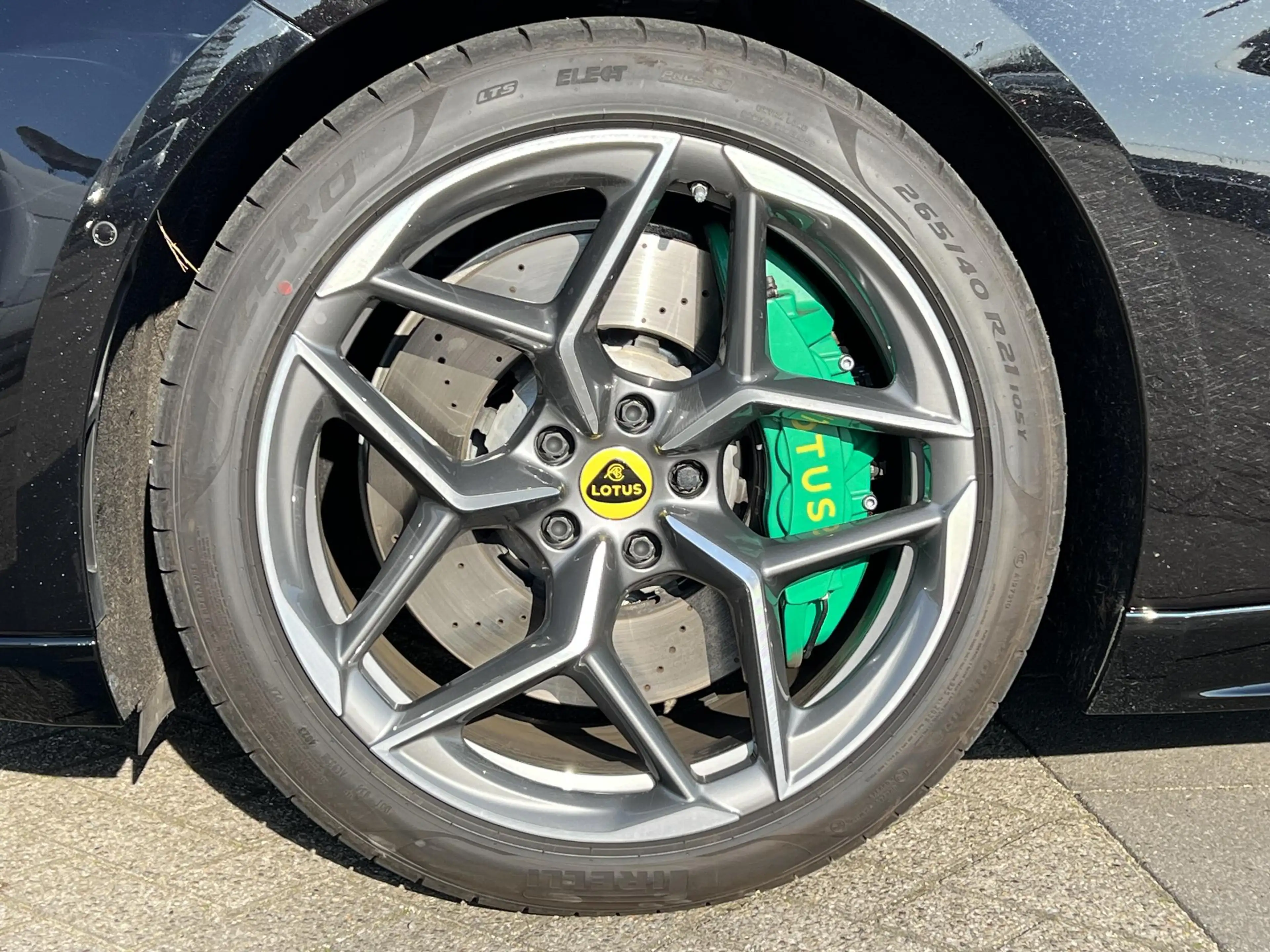 Lotus Emeya S 613pk | 21" velgen | Trekhaak | Carbon pakket | — photo 11