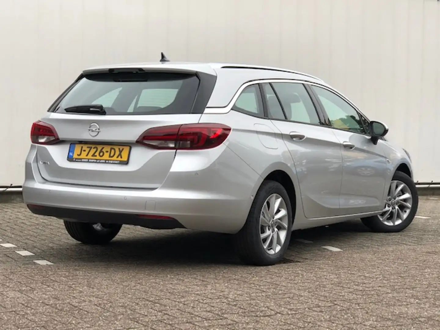 Opel Astra Sports Tourer 1.2 Turbo 145PK Elegance Ultimate me Grijs - 2