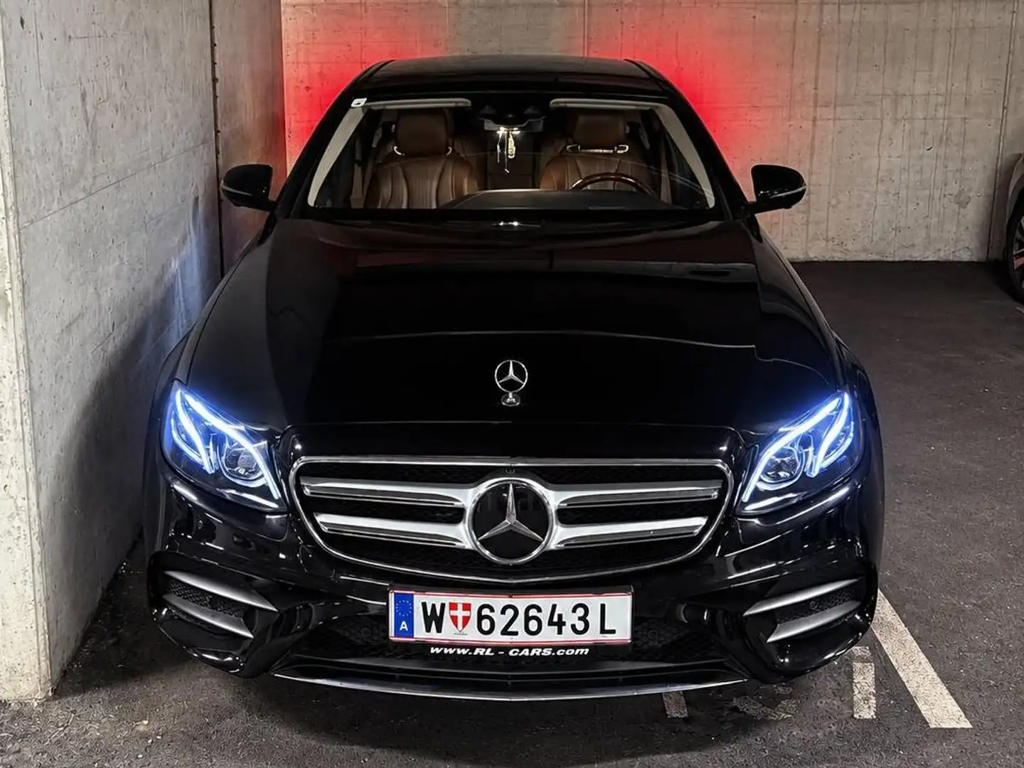 Mercedes-Benz E 350 E 350d 4MATIC AMG-Line Avantgarde Aut. Avantgarde Schwarz - 2