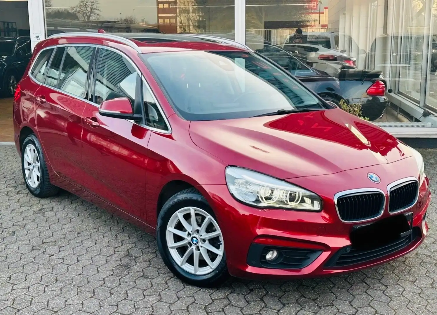 BMW 216 216d Gran Tourer Červená - 1