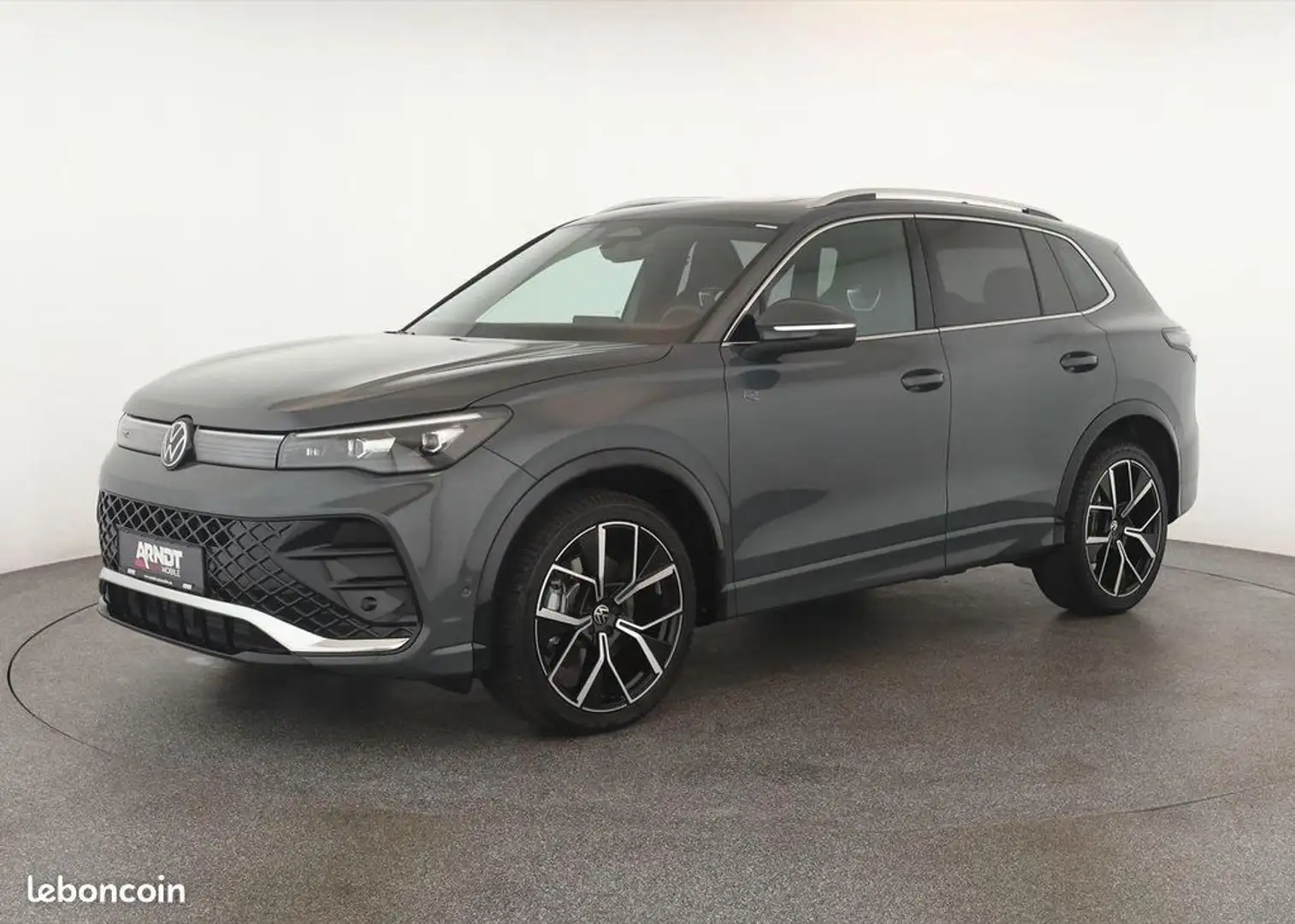 Volkswagen Tiguan 2.0 TDI DSG R-Line Pano Navi Keyless Grau - 1