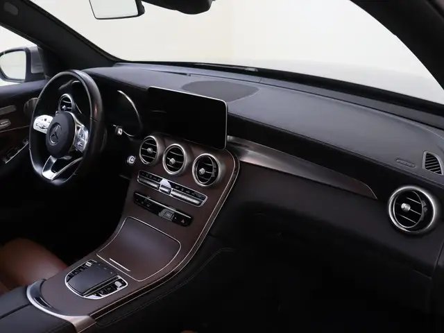 Mercedes-Benz GLC view 5