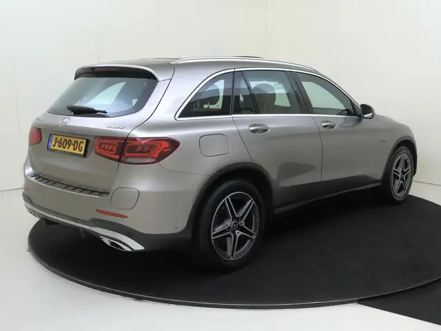 Mercedes-Benz GLC view 4